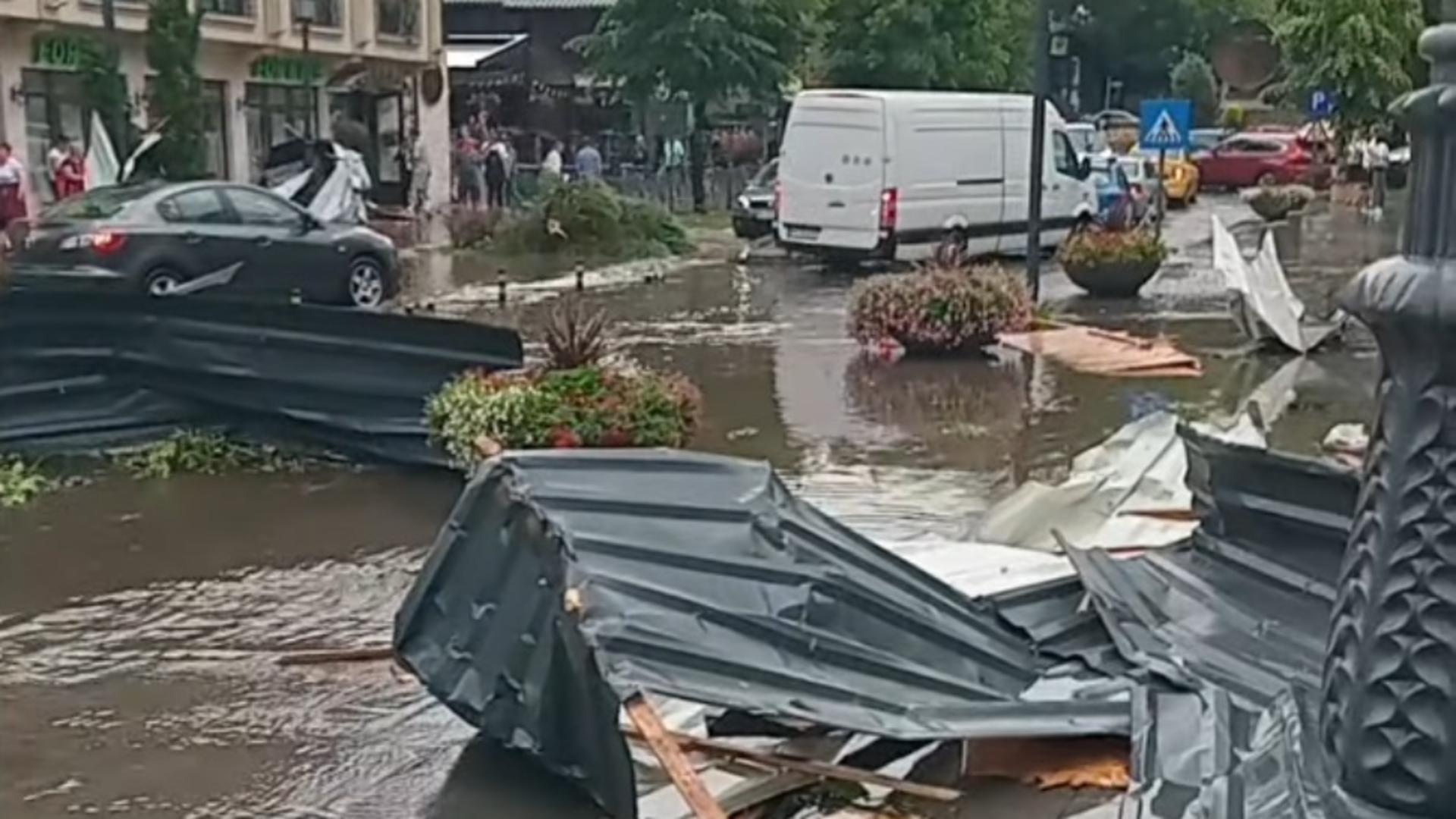 Acoperișul Gării Sinaia a fost smuls de vânt