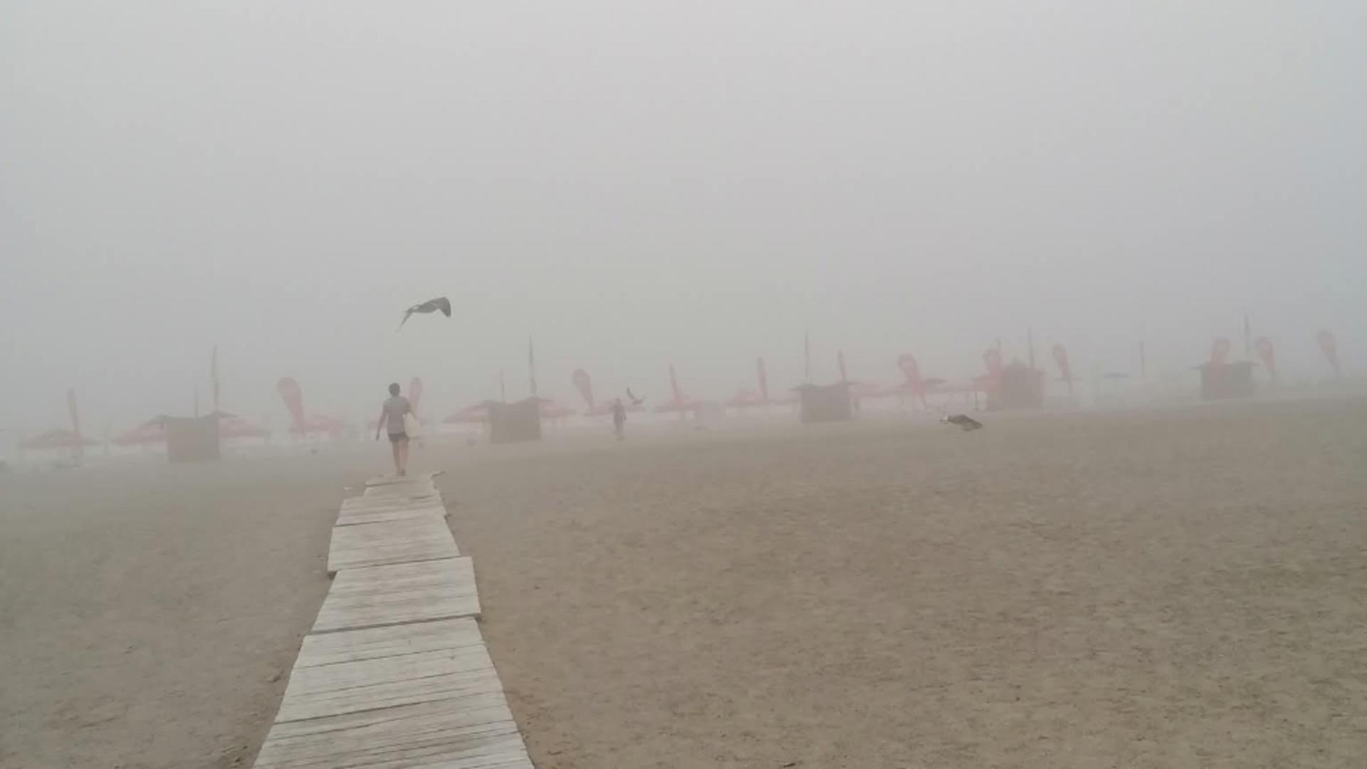 Fenomen meteo neobișnuit pe litoral: ceață densă și vizibilitate redusă sub 50 de metri, în plină zi caniculară