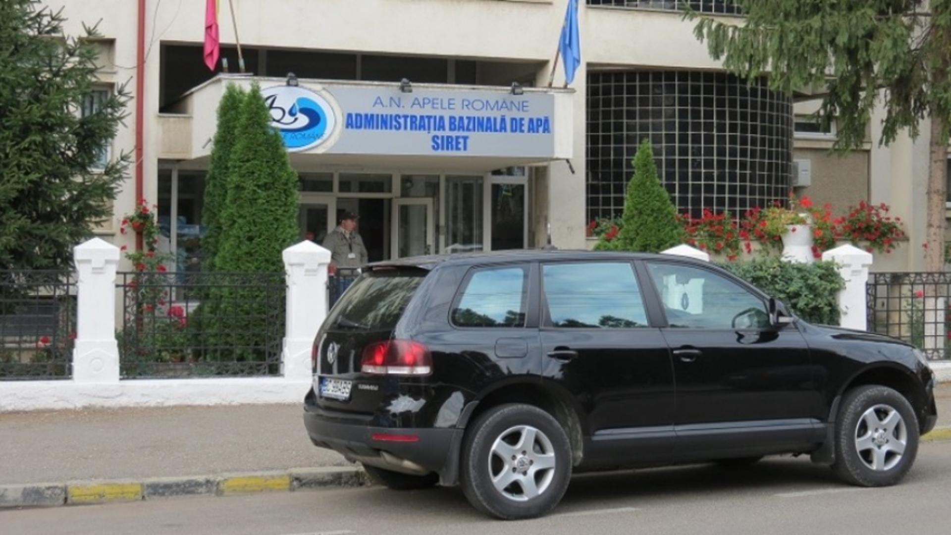 La nivelul țării sunt probabil sute de mici entități de stat care acordă sporuri în cascadă