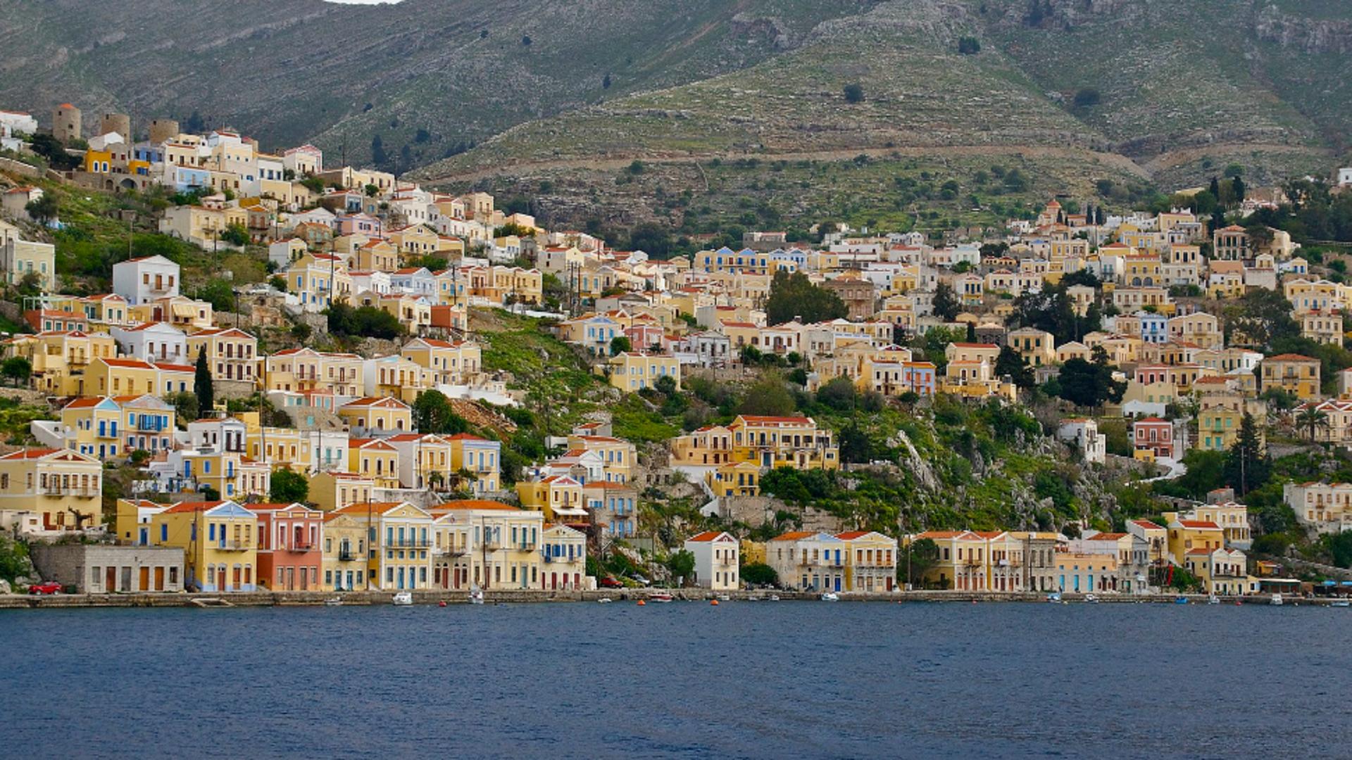 O insulă din Grecia copleșită de turiștii de-o zi introduce taxă de intrare: 3 euro pentru fiecare vizitator 