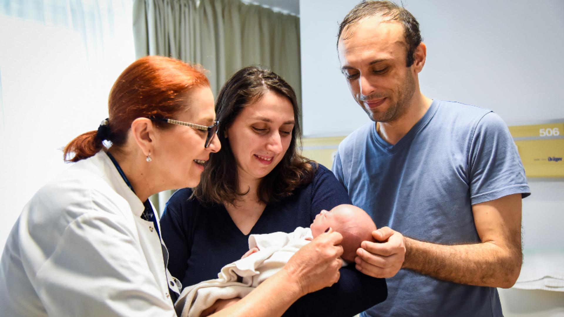 Cum a fost salvată o fetiță născută prematur?