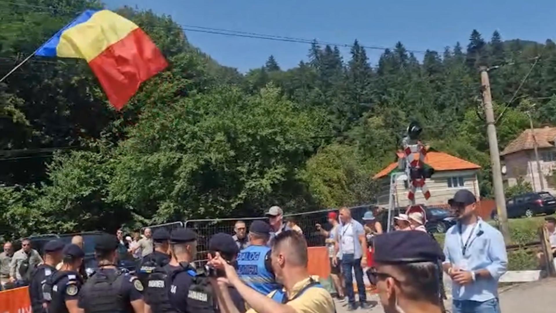 Premierul Ungariei, întâmpinat de PROTESTE la Băile Tușnad: ce au scandat oamenii/ captură video