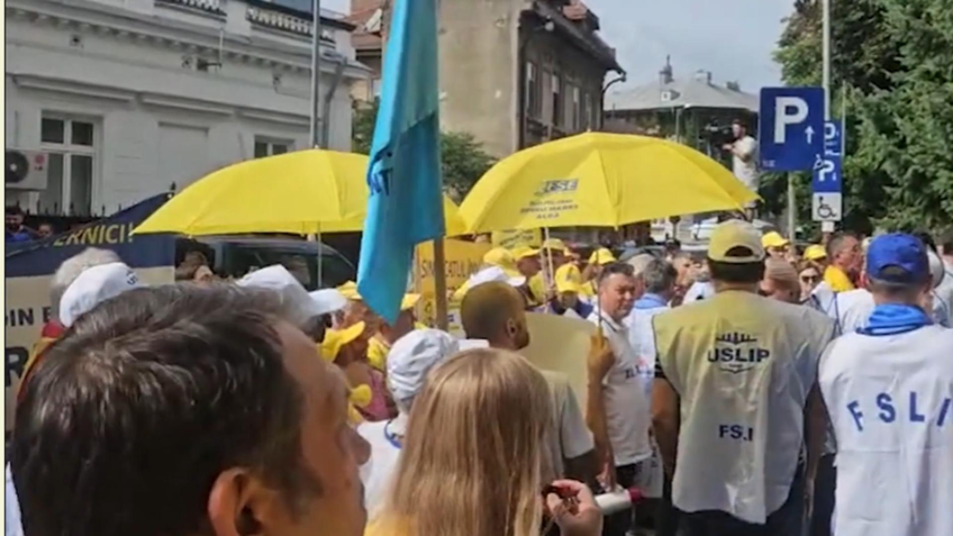 A doua zi de PROTESTE la Ministerul Educației: începutul de an școlar, sub semnul întrebării. Răspuns halucinant al lui Daniel David pentru sindicaliști