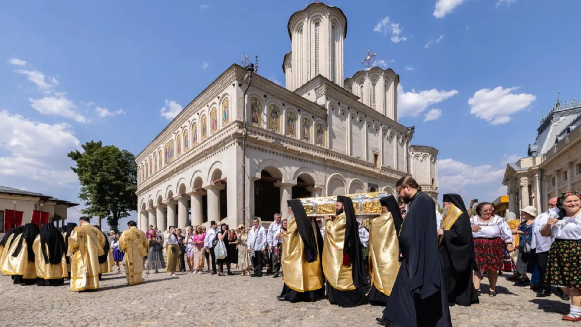 Pelerinaj istoric la Patriarhie. S-au împlinit 251 de ani de la Aducerea moaștelor Sfântului Cuvios Dimitrie cel Nou la București