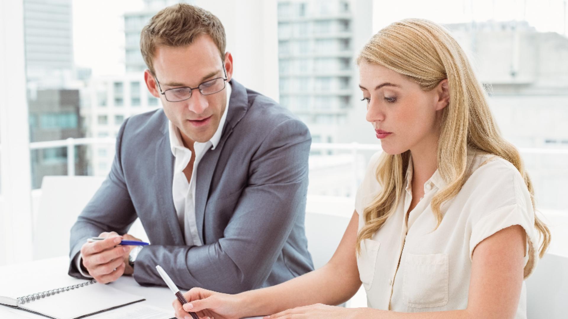 Toți membrii Consiliului de Administrație primesc „spor de femeie”, inclusiv bărbații. Foto/Profimedia