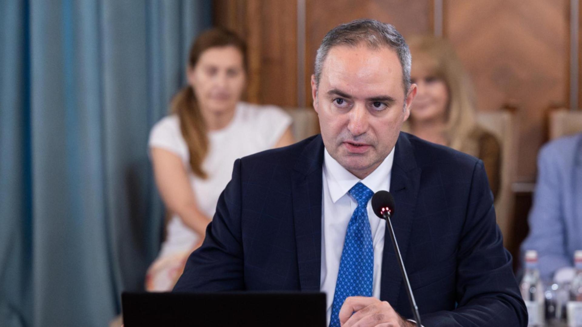 Ministrul Finanțelor, anunț de ultimă oră pentru români. FOTO: Facebook