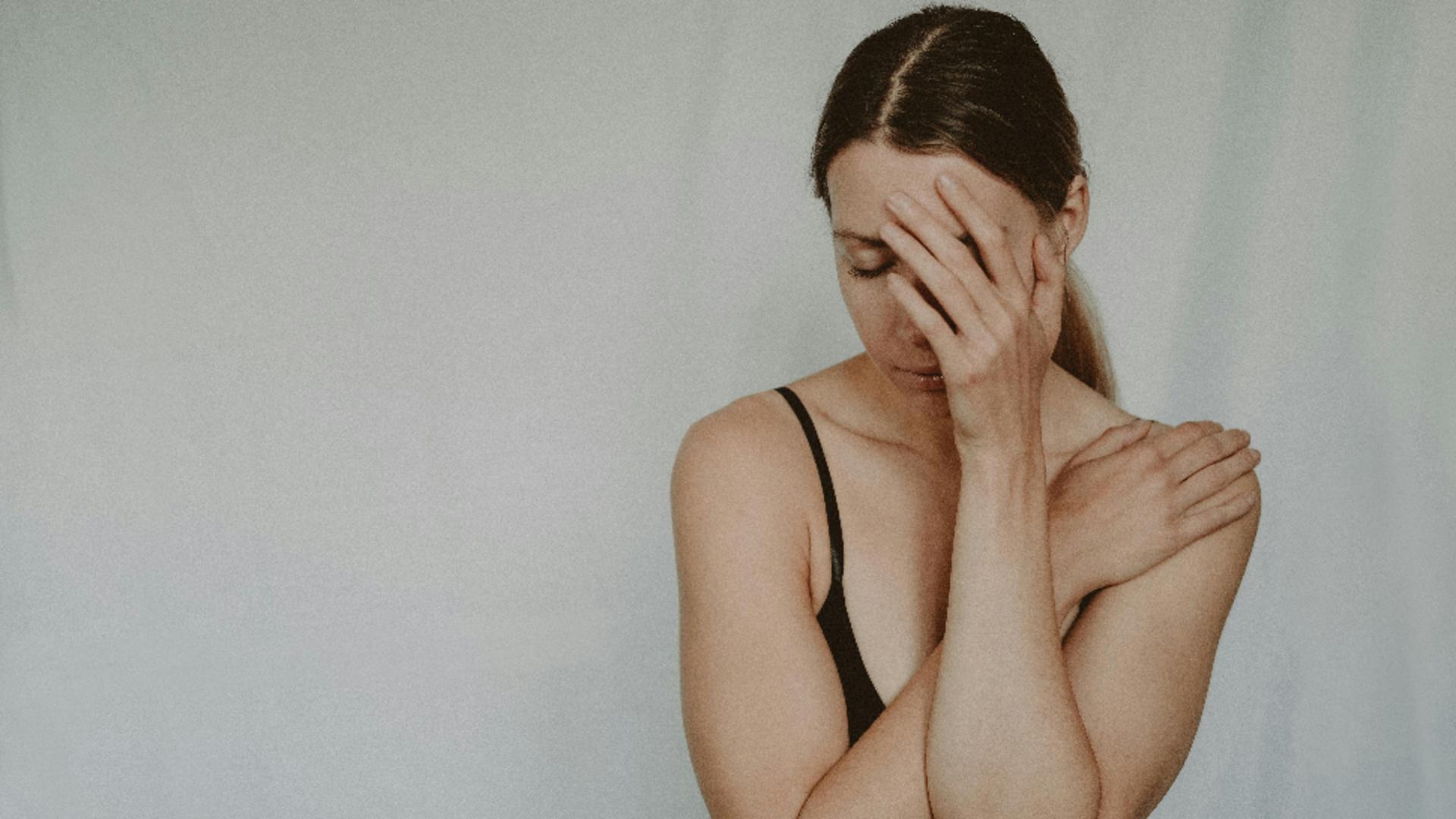 Semnele unui infarct la femei. Pot fi diferite decât cele obișnuite. La ce trebuie să fii atentă!