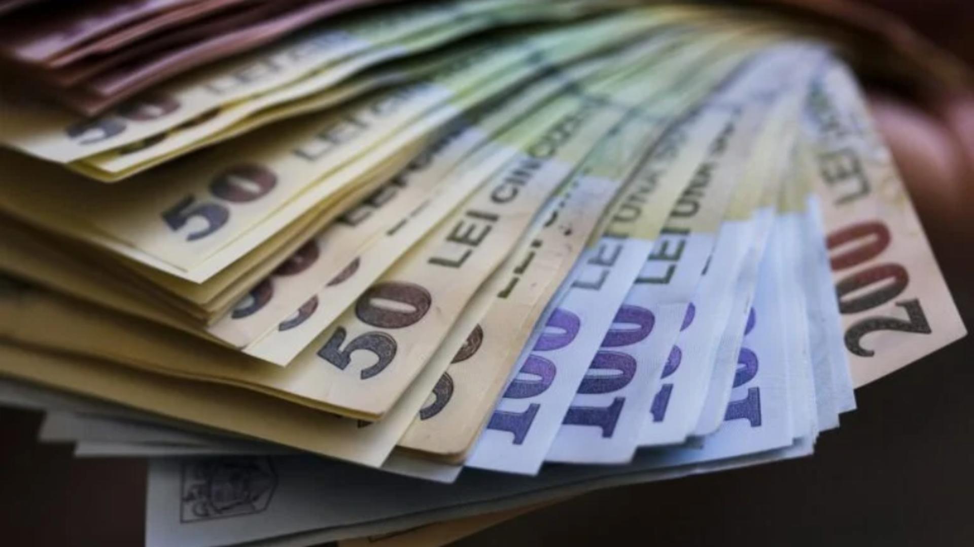 Bugetarii beneficiază de peste 200 de sporuri. Foto/Inquam/Arhivă