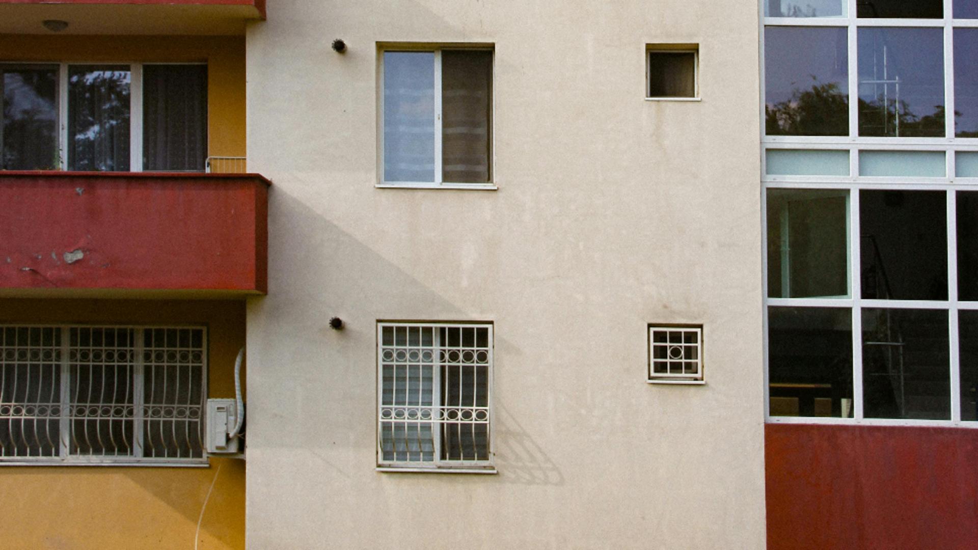 Anumite spații comerciale de la parterul blocurilor vor fi scutite de plata întreținerii