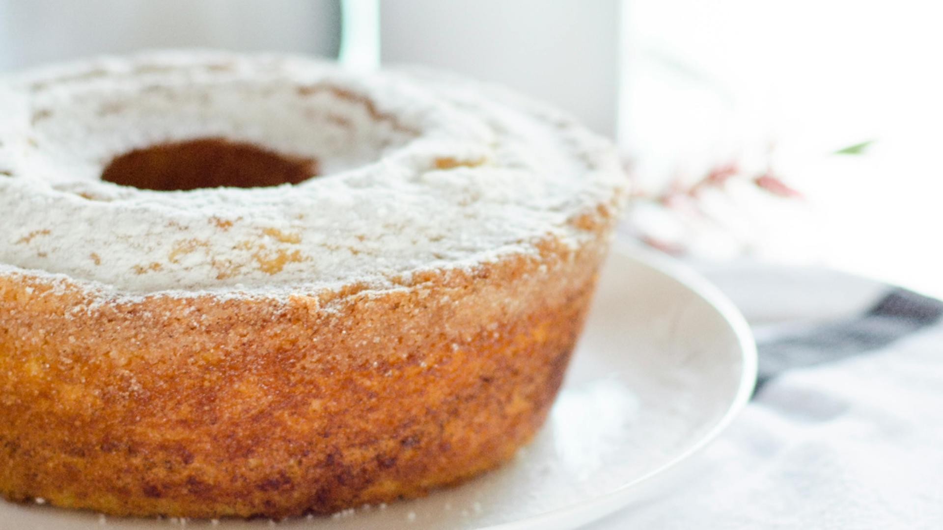 Cel mai simplu chec cu ulei. Se prepară repede și conține puține ingrediente