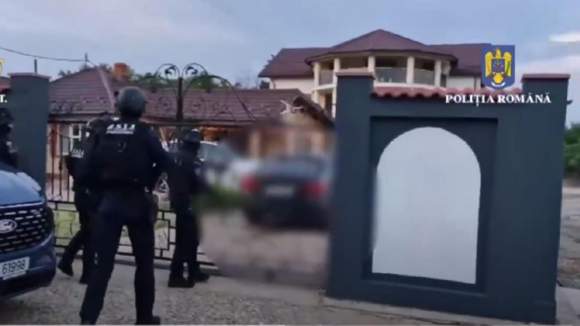 Rețea de proxenetism în familie, destructurată de DIICOT: trei bărbați și o femeie, reținuți pentru trafic de persoane în Europa