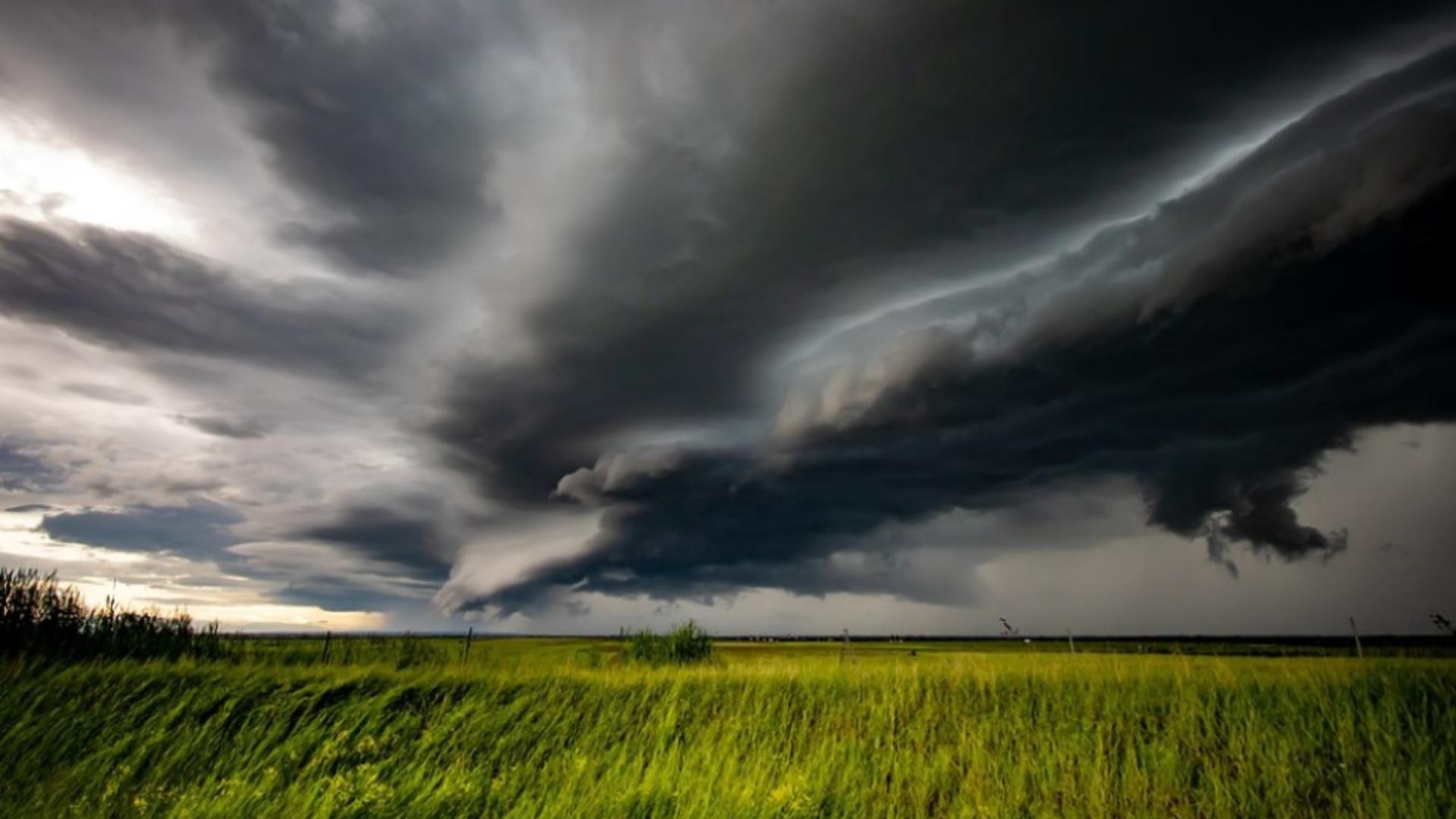 Alertă meteo: arșița, stinsă de ploi torențiale