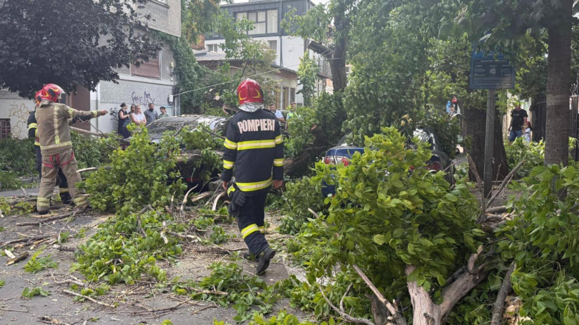 Fenomenele meteo extreme au avariat locuințe și autoturisme
