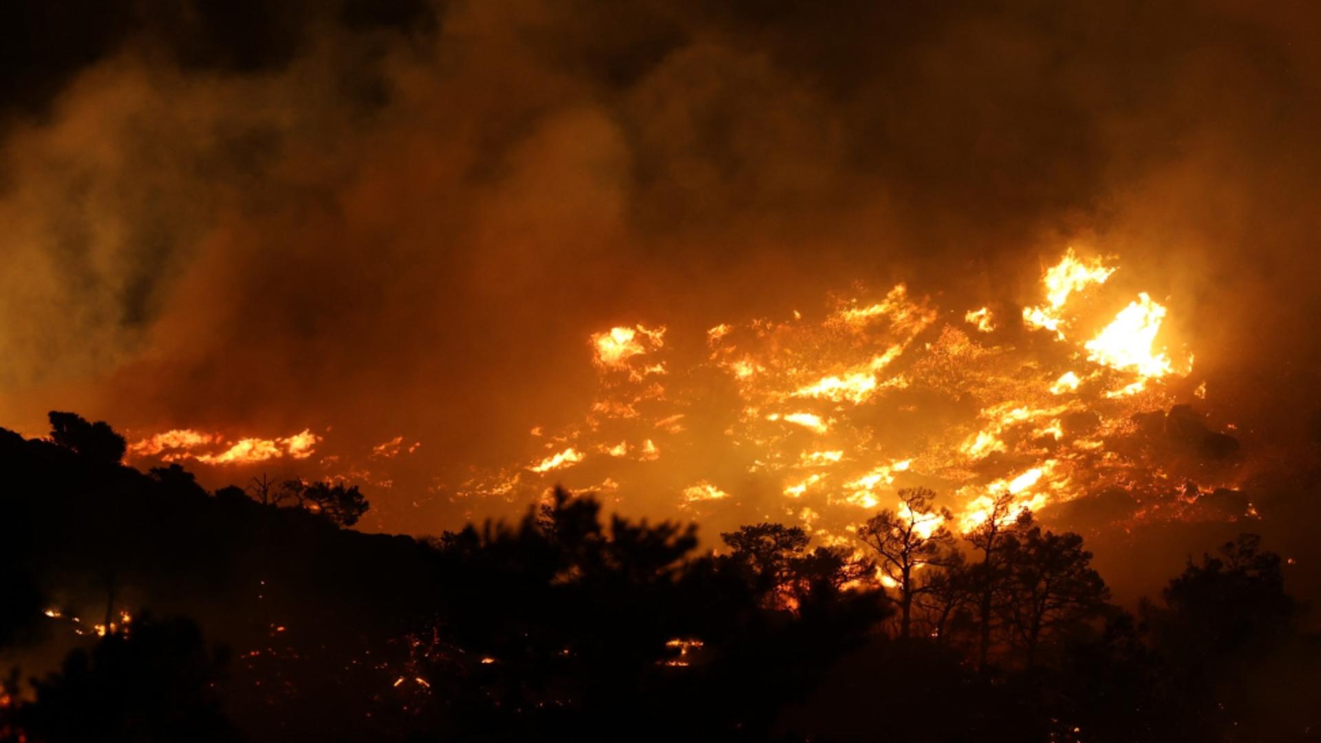 Evacuări în masă pe insula Creta. Pădurile au luat foc. Foto/Profimedia