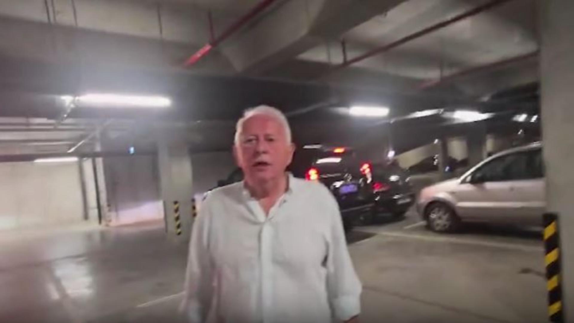 Hrebenciuc jignește un protestatar și sare la bătaie chiar de față cu un minor