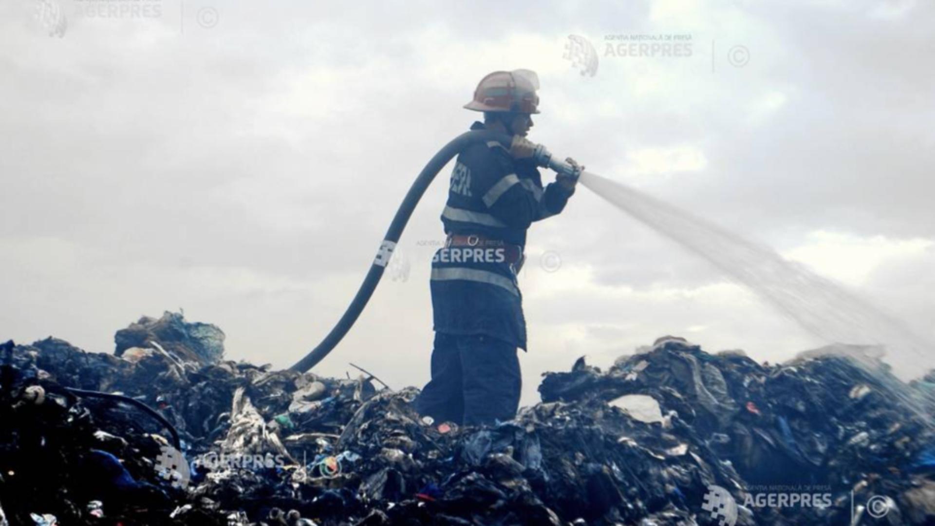 Incendiu de proporții în Dâmbovița. FOTO: Agerpres