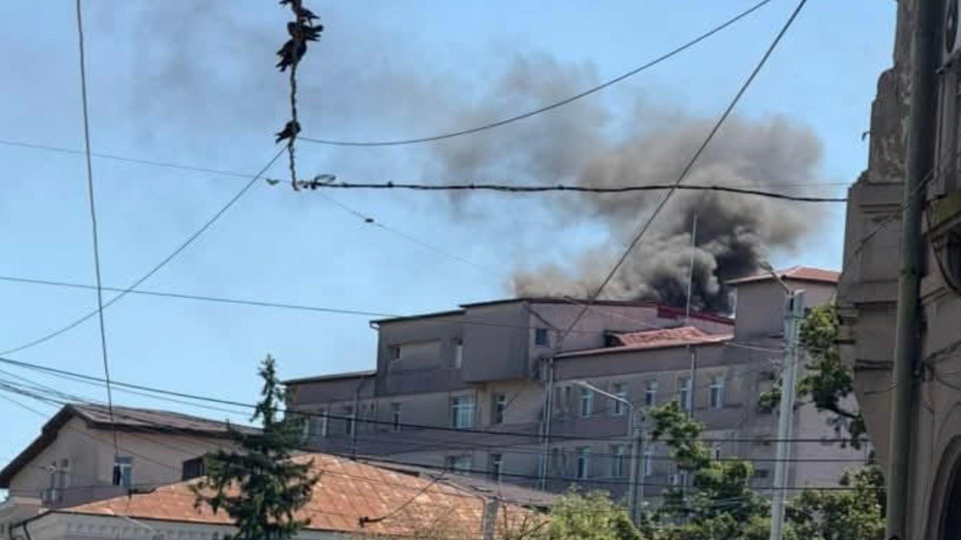 Incendiul de la Maternitatea Cuza Vodă Iași: Femeie în travaliu și nou-născuți de la ATI, transferați de urgență. O persoană, intoxicată cu fum