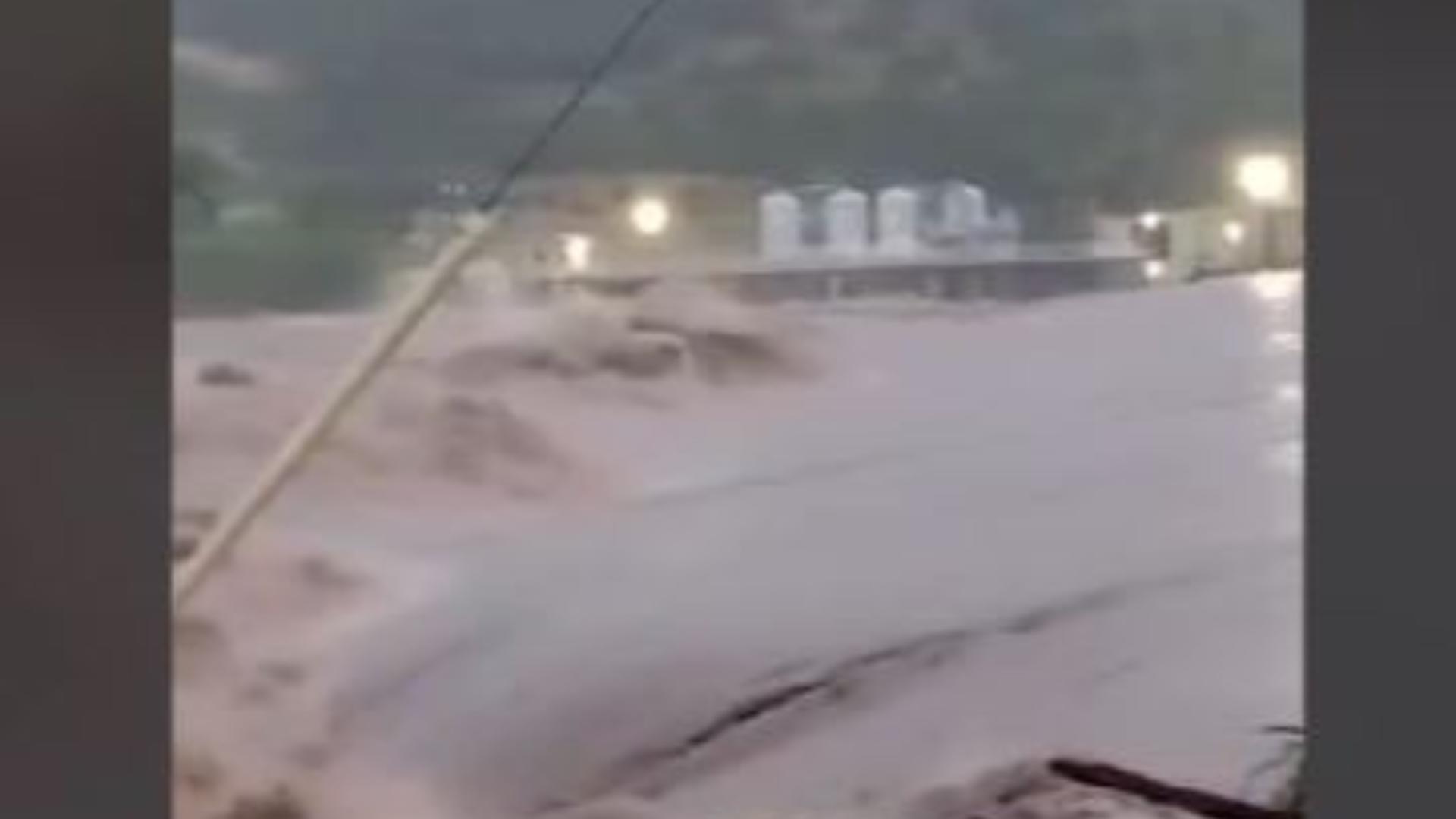 Peste 80 de morți și zeci de răniți după inundațiile catastrofale. Stare de urgență: apele au măturat totul în cale