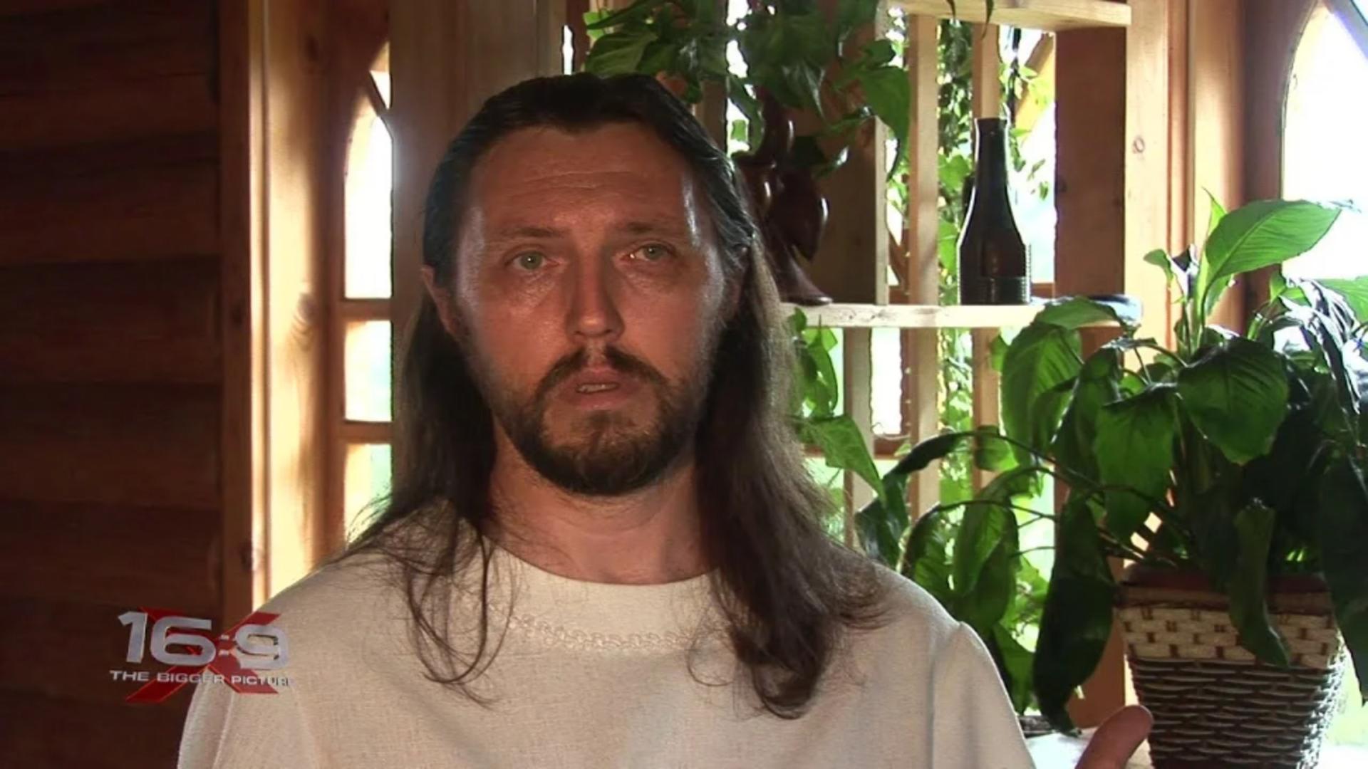 A pretins că este reîncarnarea lui Isus Hristos și a ajuns în spatele gratiilor