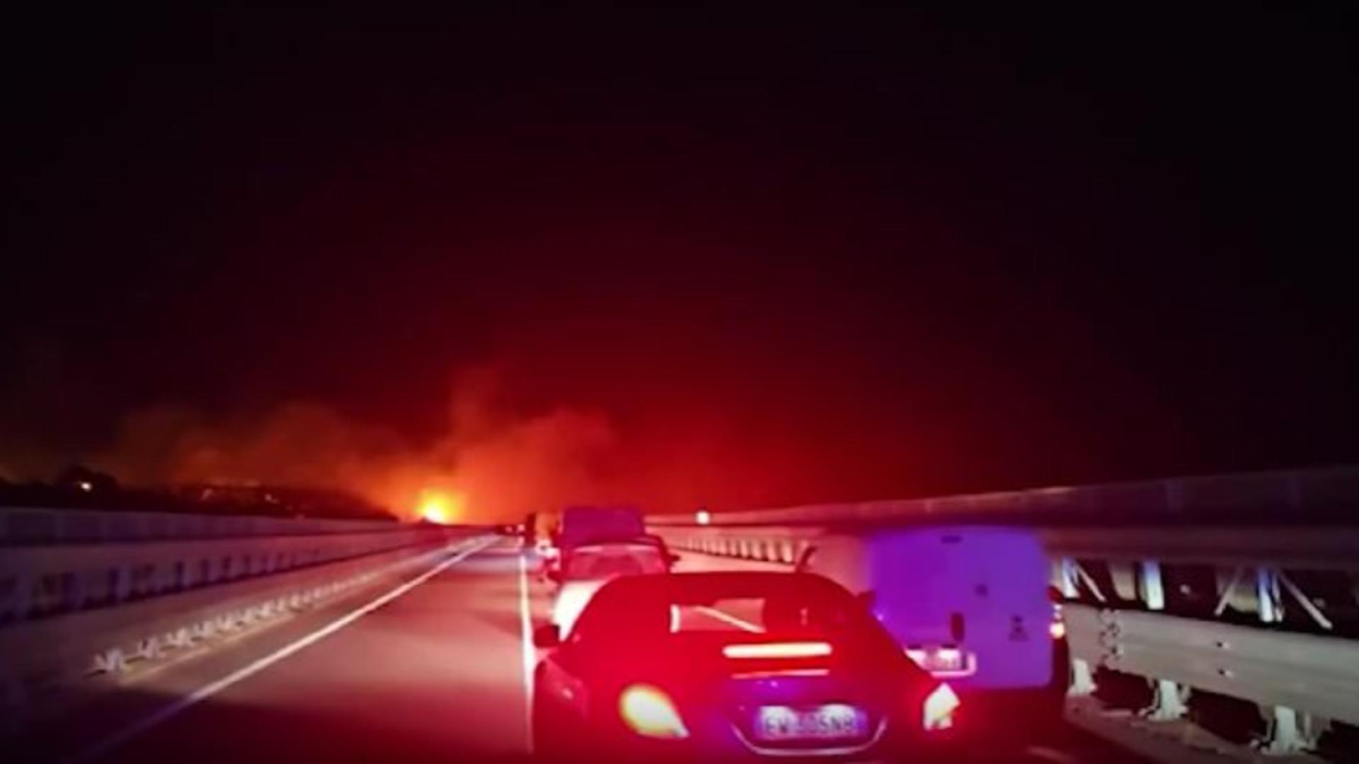 Destinație preferată de români, în flăcări. Intervenții urgente