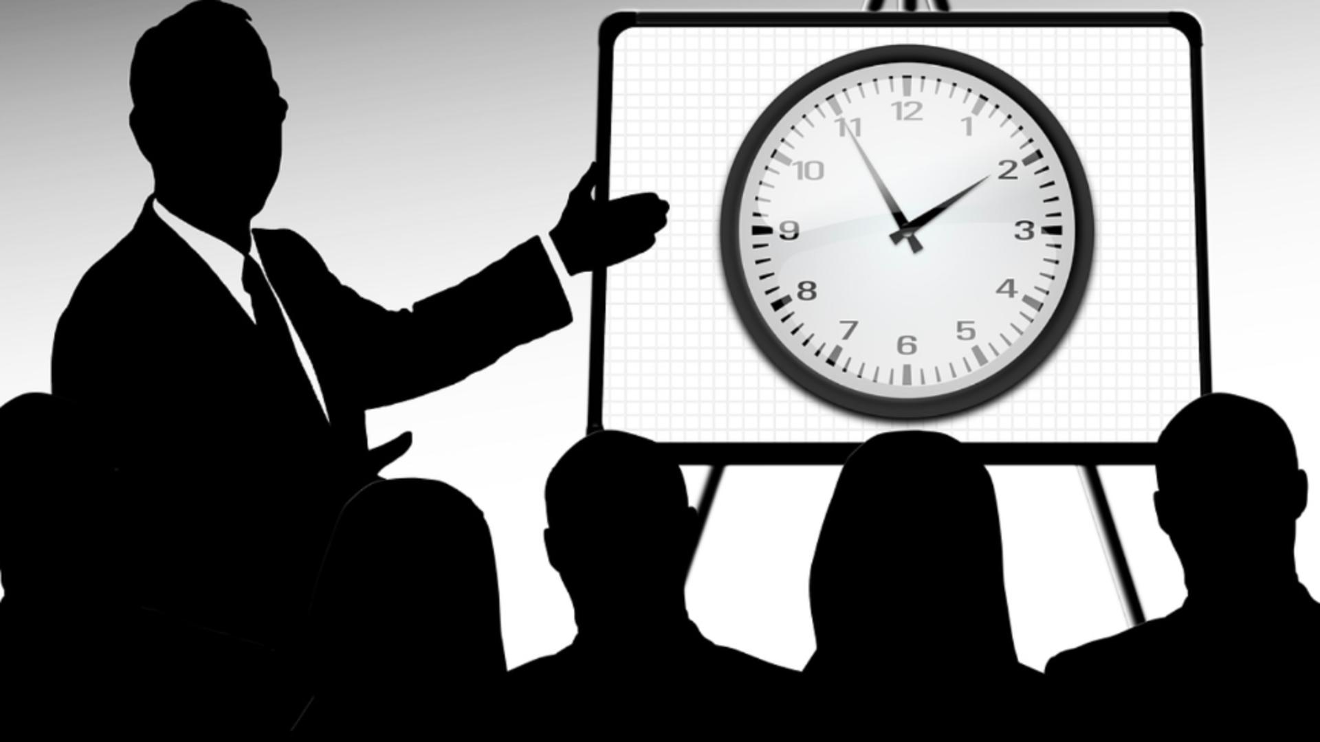 Schema prin care două firme cu trei angajați fac selecția directorilor cu salarii de mii de euro de la stat