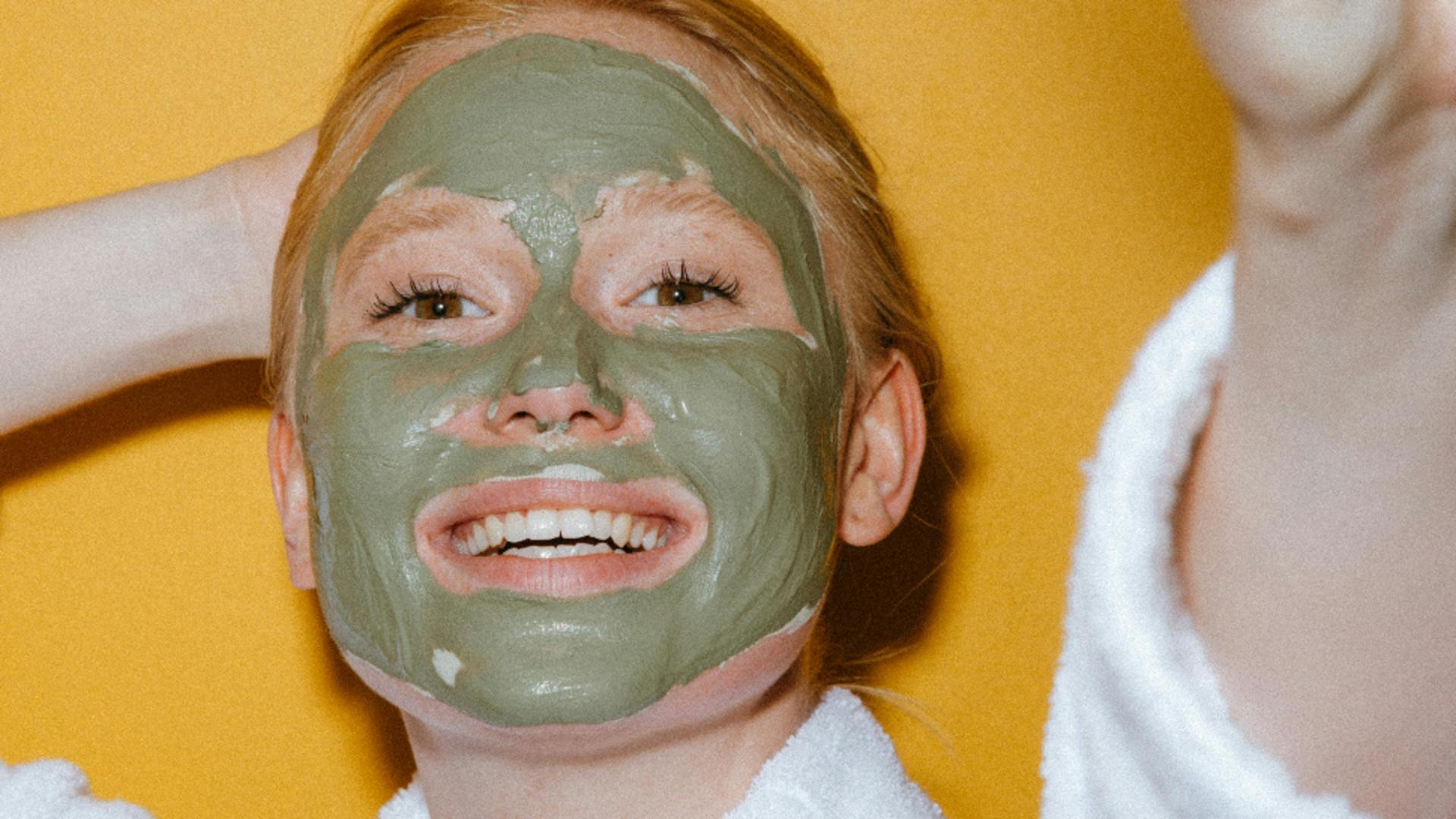 Ce măști naturale trebuie să folosești după expunerea la soare. Îți vor hidrata tenul și vor contribui la încetinirea îmbătrânirii premature a pielii