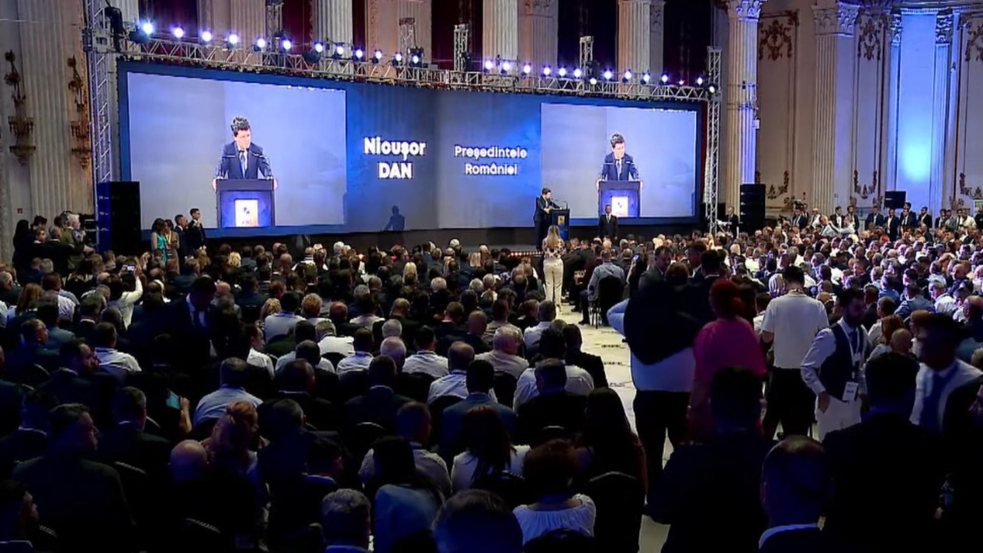 Nicușor Dan la congresul PNL. Foto/Captură video