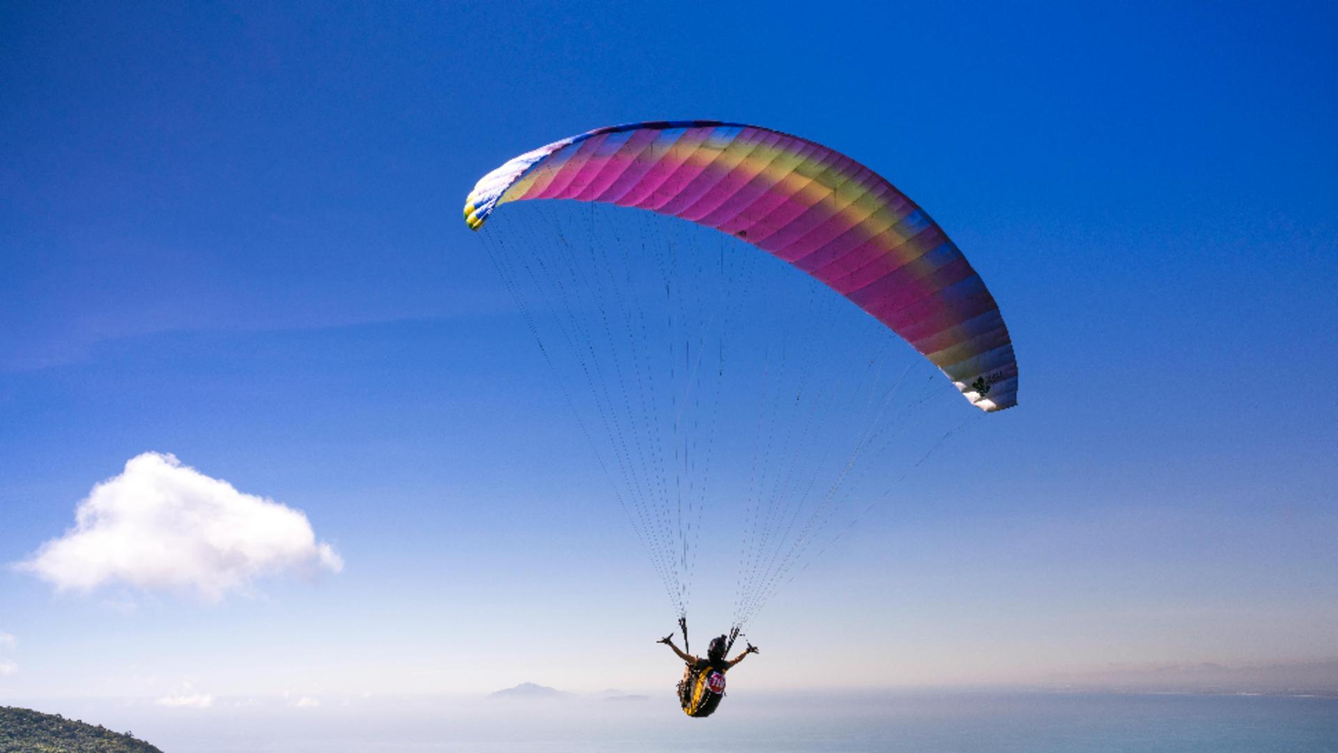 Un parașutist a fost grav rănit și preluat de un elicopter SMURD, în județul Constanța. Bărbatul a suferit multiple fracturi