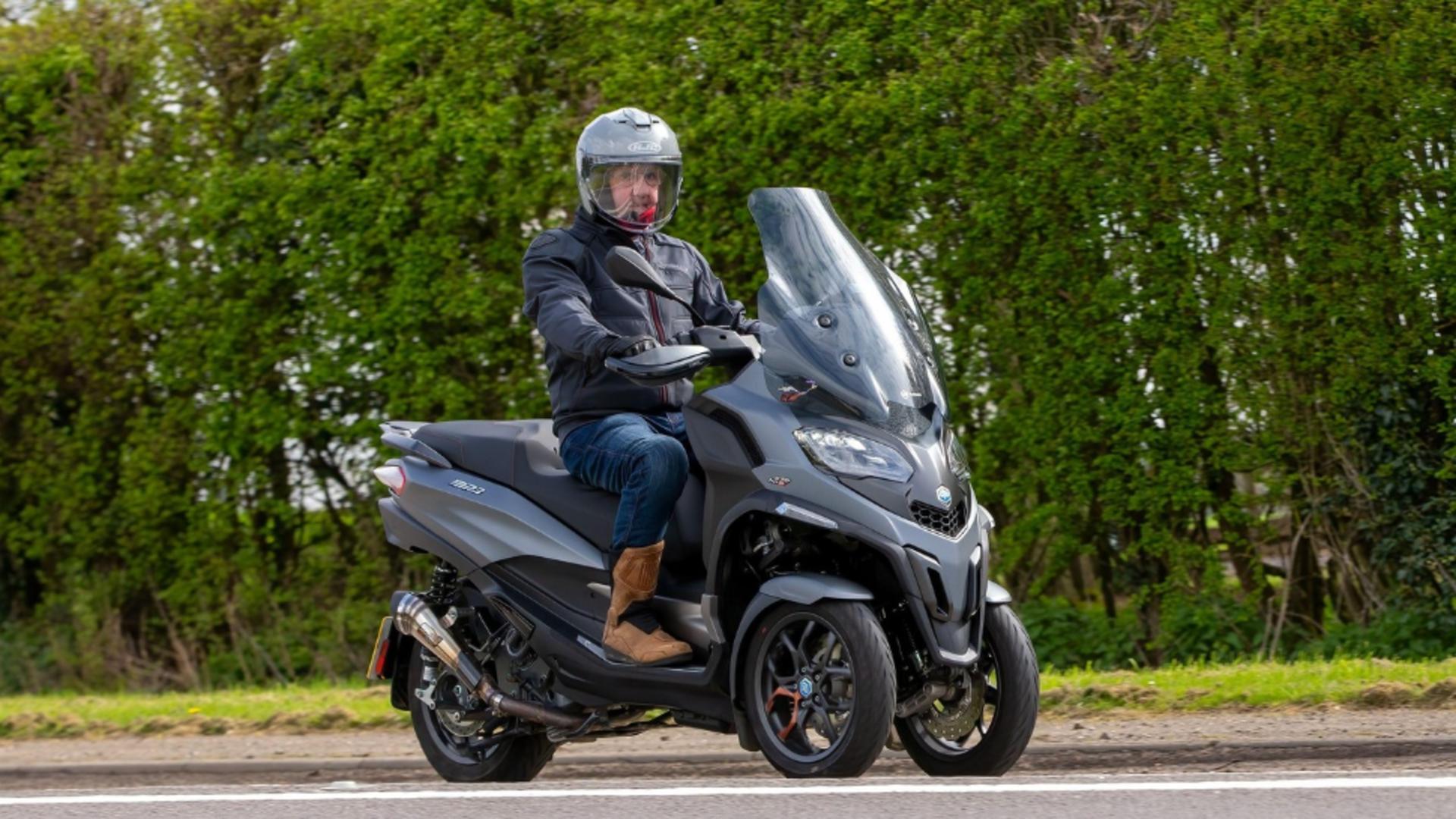 Poți conduce scuter sau motocicletă cu 3 roți dacă ai permis Categoria B? Foto/Profimedia