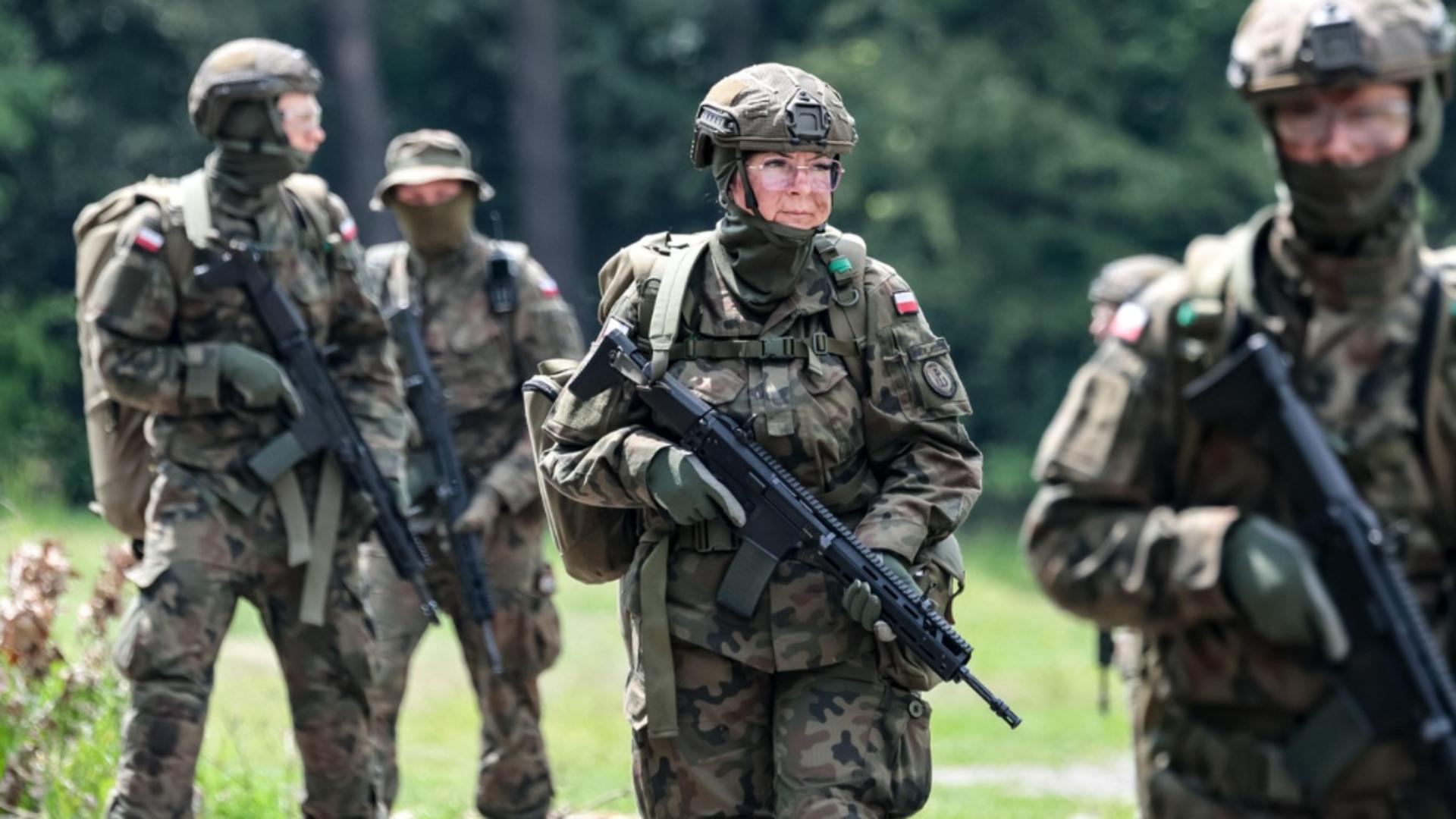 Polonia mobilizează 5.000 de militari la granița cu Germania. Foto: Profimedia