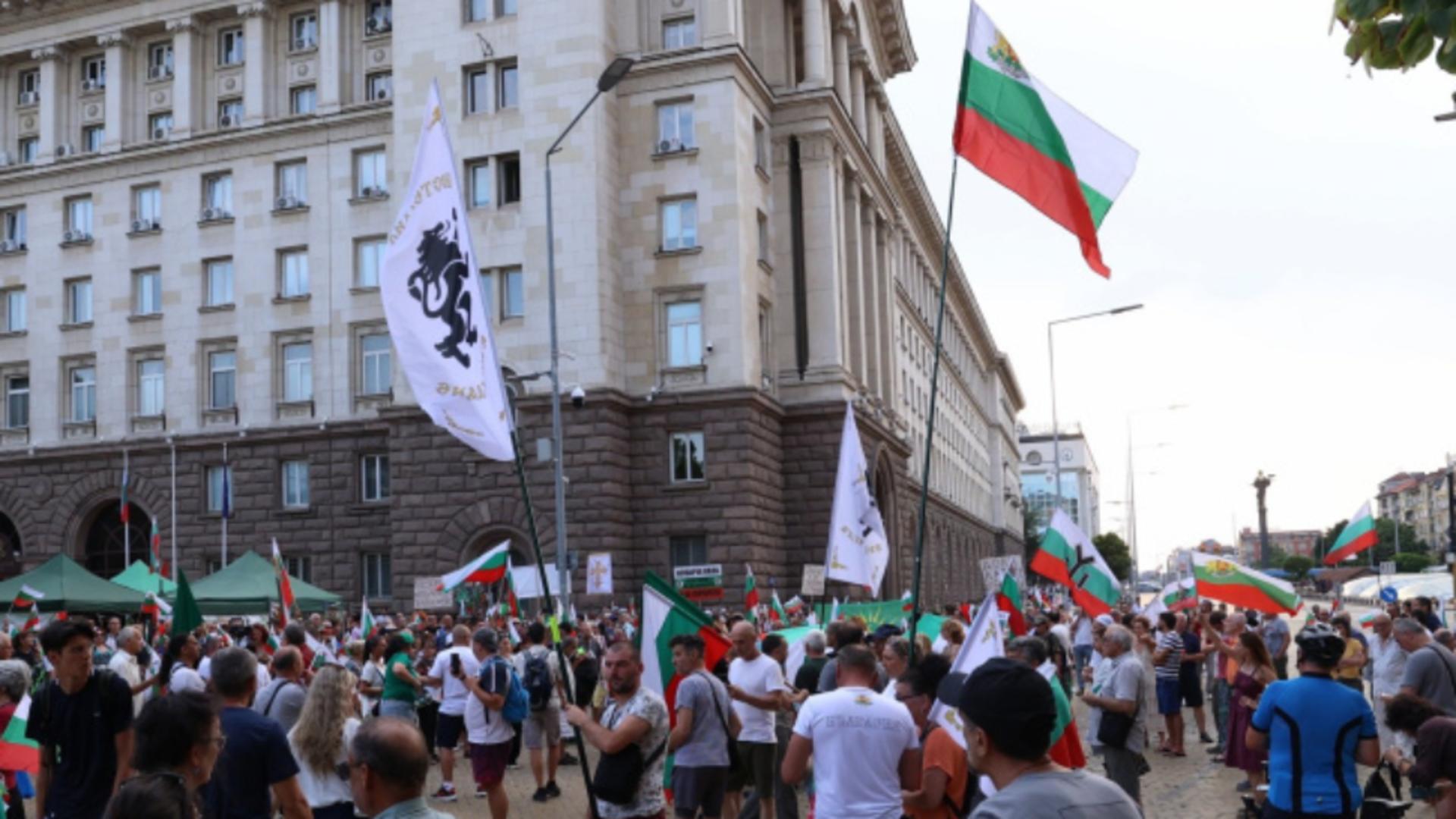 Proteste în lanț în Bulgaria împotriva trecerii la euro: cereri pentru referendum și demisia guvernului