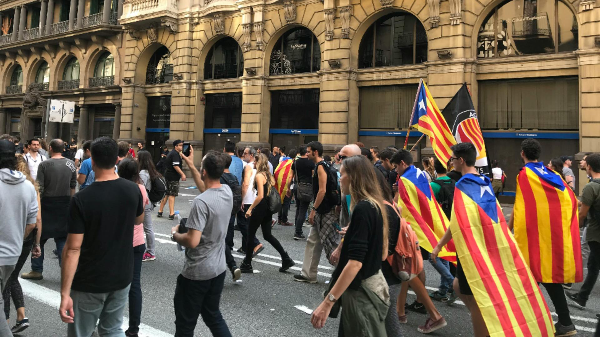 Proteste violente împotriva imigranților în Spania. Mai multe persoane au fost rănite