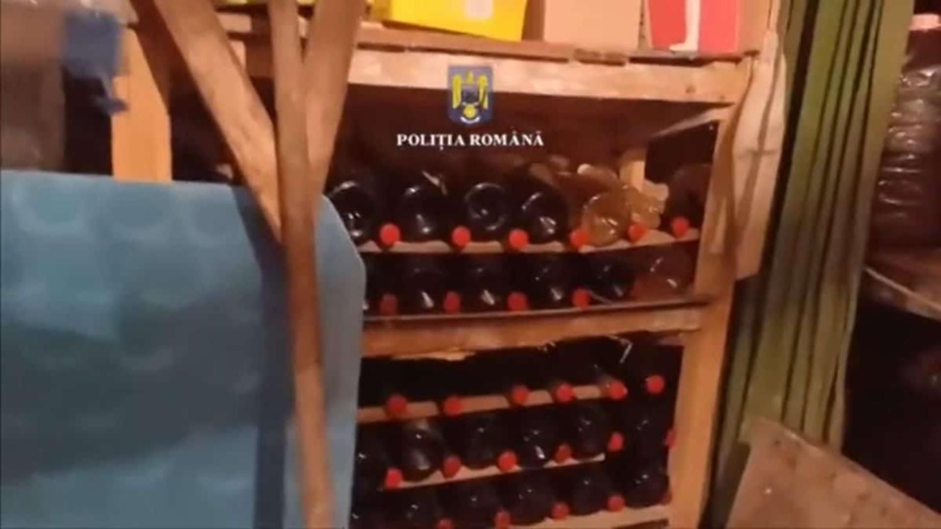 Bărbatul avea, în pivniță, aproape 600 de litri de băuturi contrafăcute. Foto/Politia