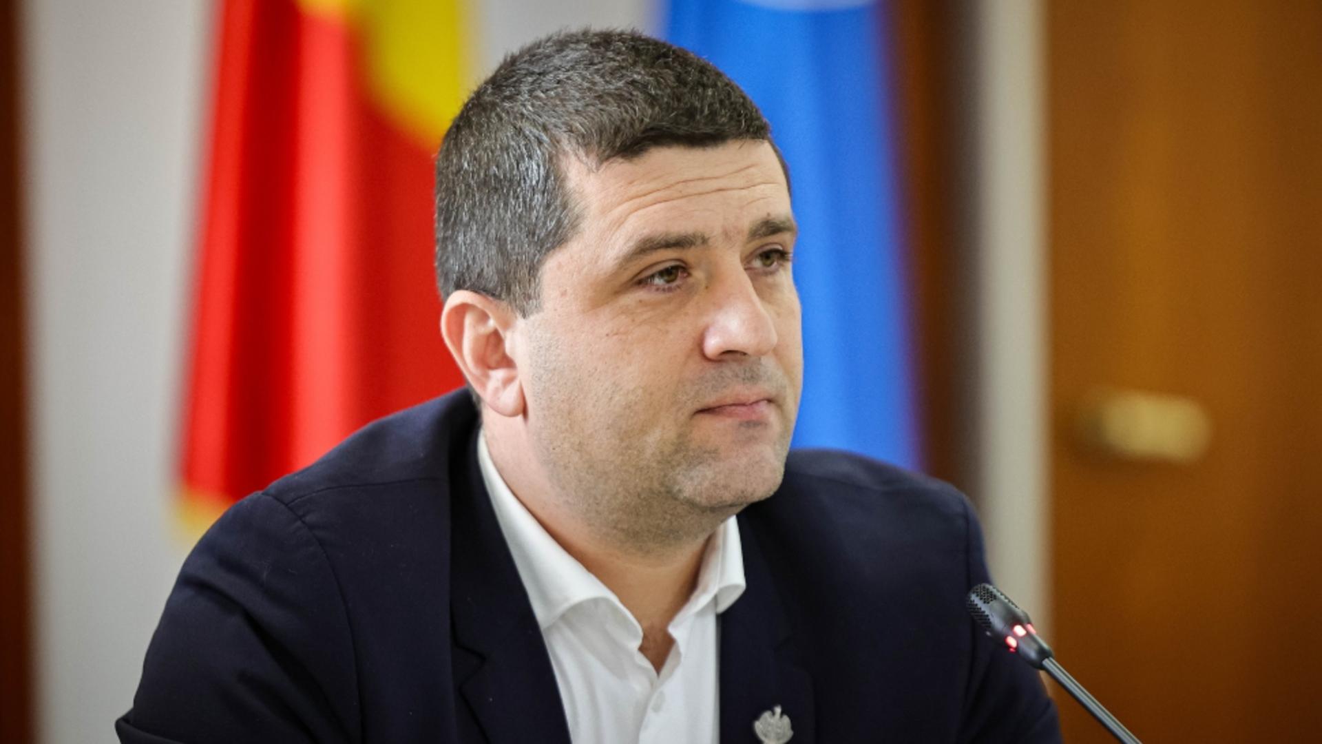 Ministrul Economiei: ”În multe companii de stat s-au mărit indemnizaţiile”