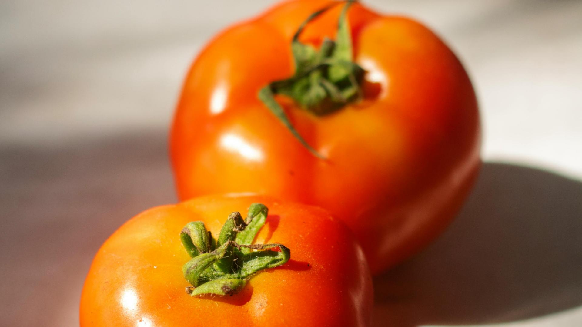 Ce trebuie să faci cu roșiile înmuiate? Se vor întări în doar 2 minute. Trucul pe care trebuie să-l cunoști!