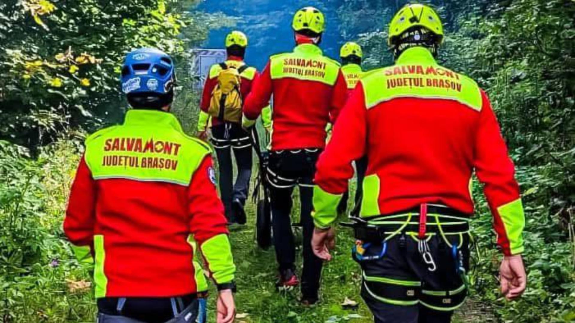 Un cioban a căzut de pe munte într-o zonă izolată. Salvamontiștii intervin terestru, în condiții dificile