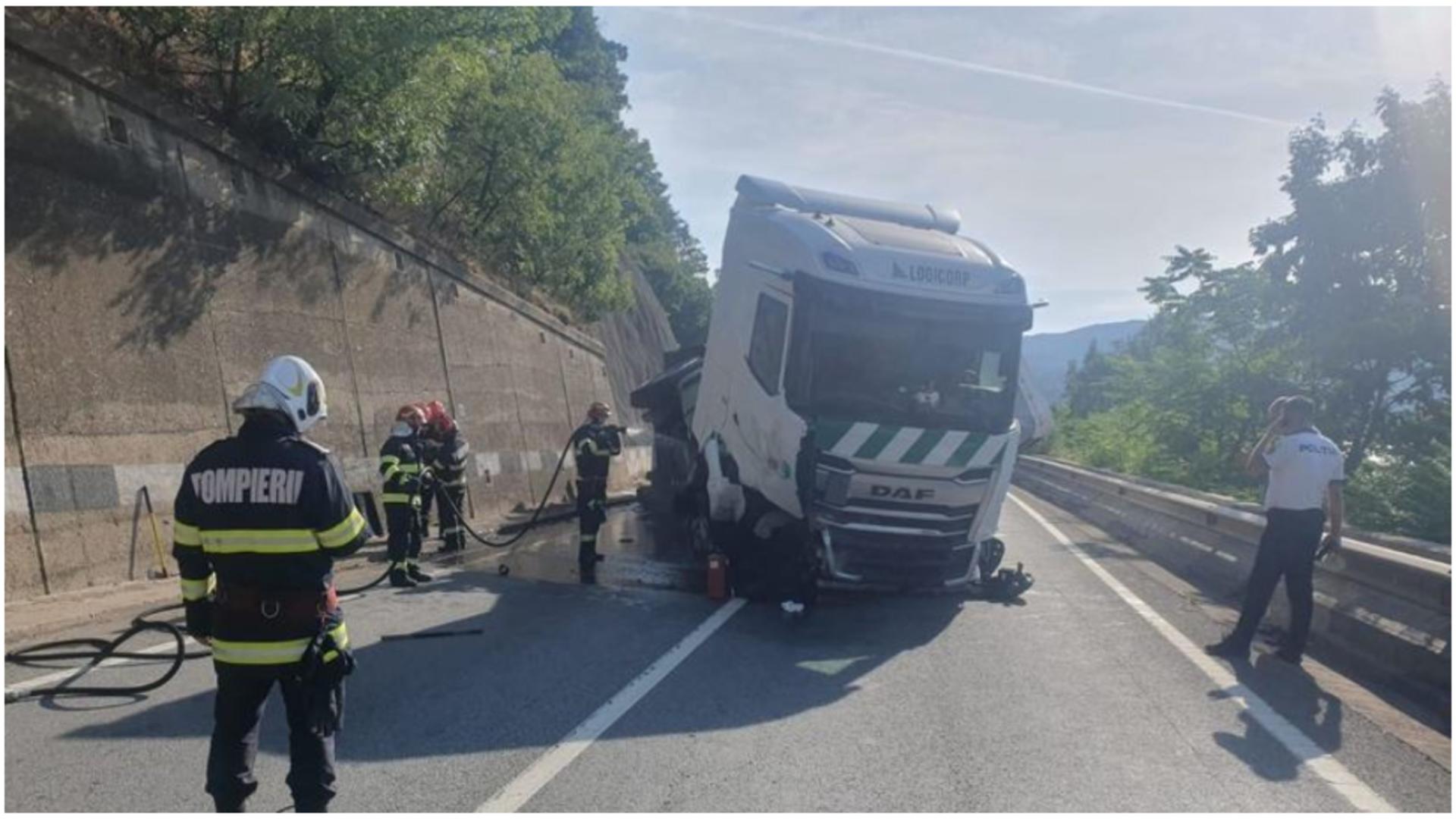Trafic blocat pe DN6, la ieșirea din Orșova. FOTO: DRDP Craiova