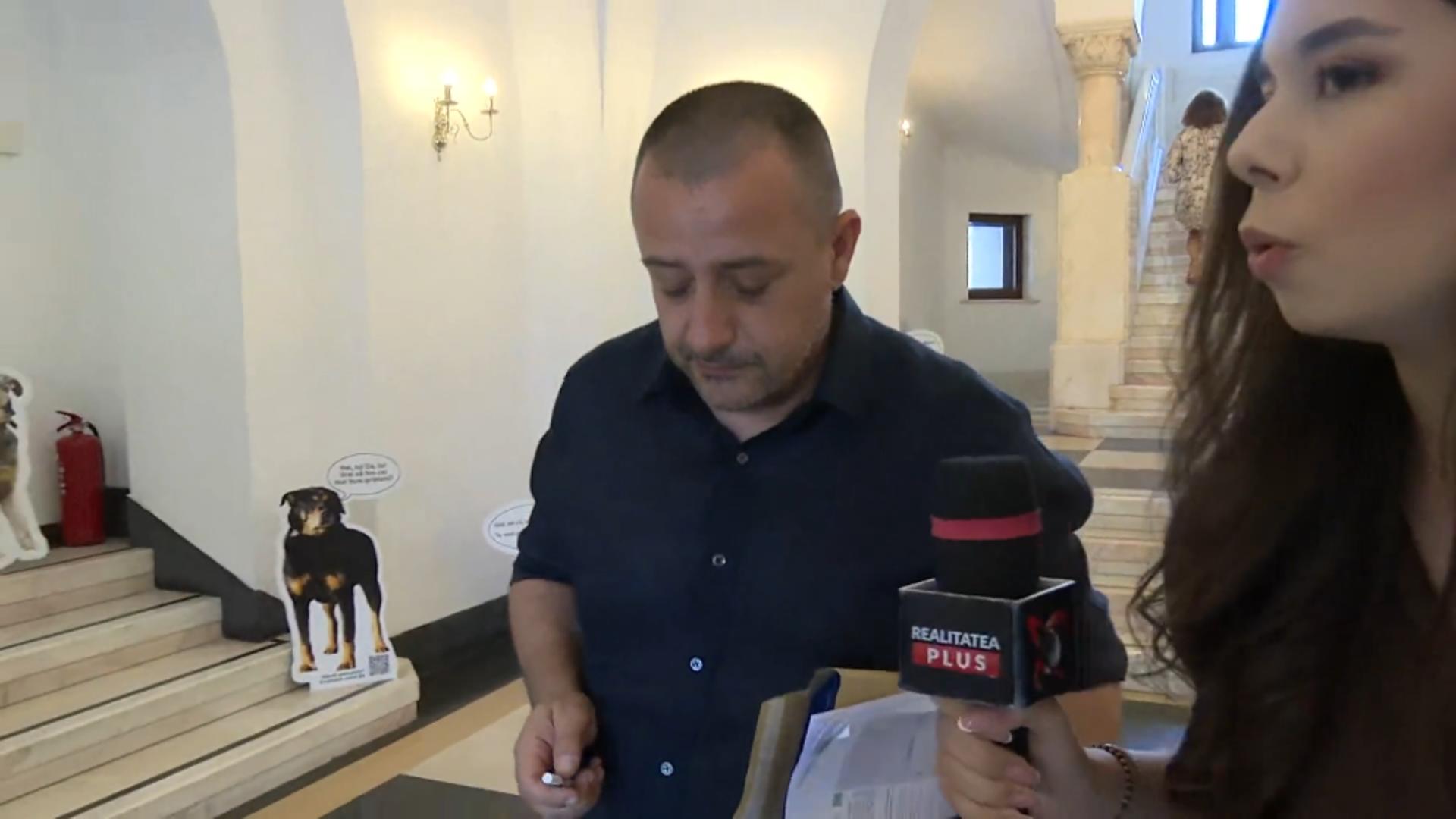 Răzvan Duca Ghenoiu și avocatul Iancu Toader au refuzat răspunsurile clare, preferând atitudinea arogantă