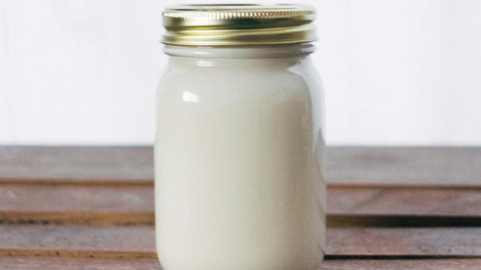 Cum să prepari acasă cel mai natural și gustos iaurt. Simplu și cu doar 2 ingrediente