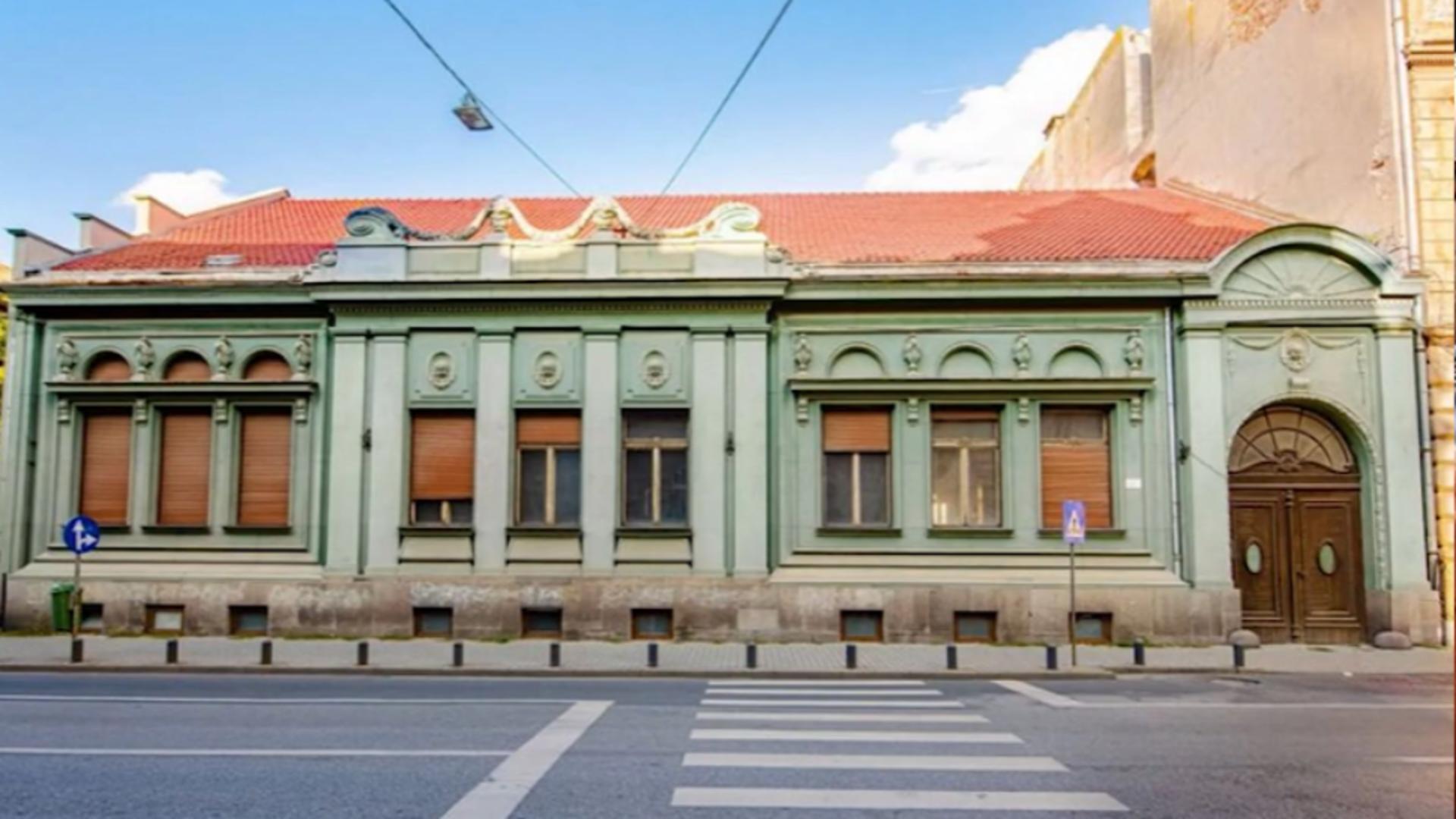 Casa de protocol din Arad a lui Nicolae Ceaușescu, scoasă la licitație: are 30 de camere și o curte interioară/ Captură video