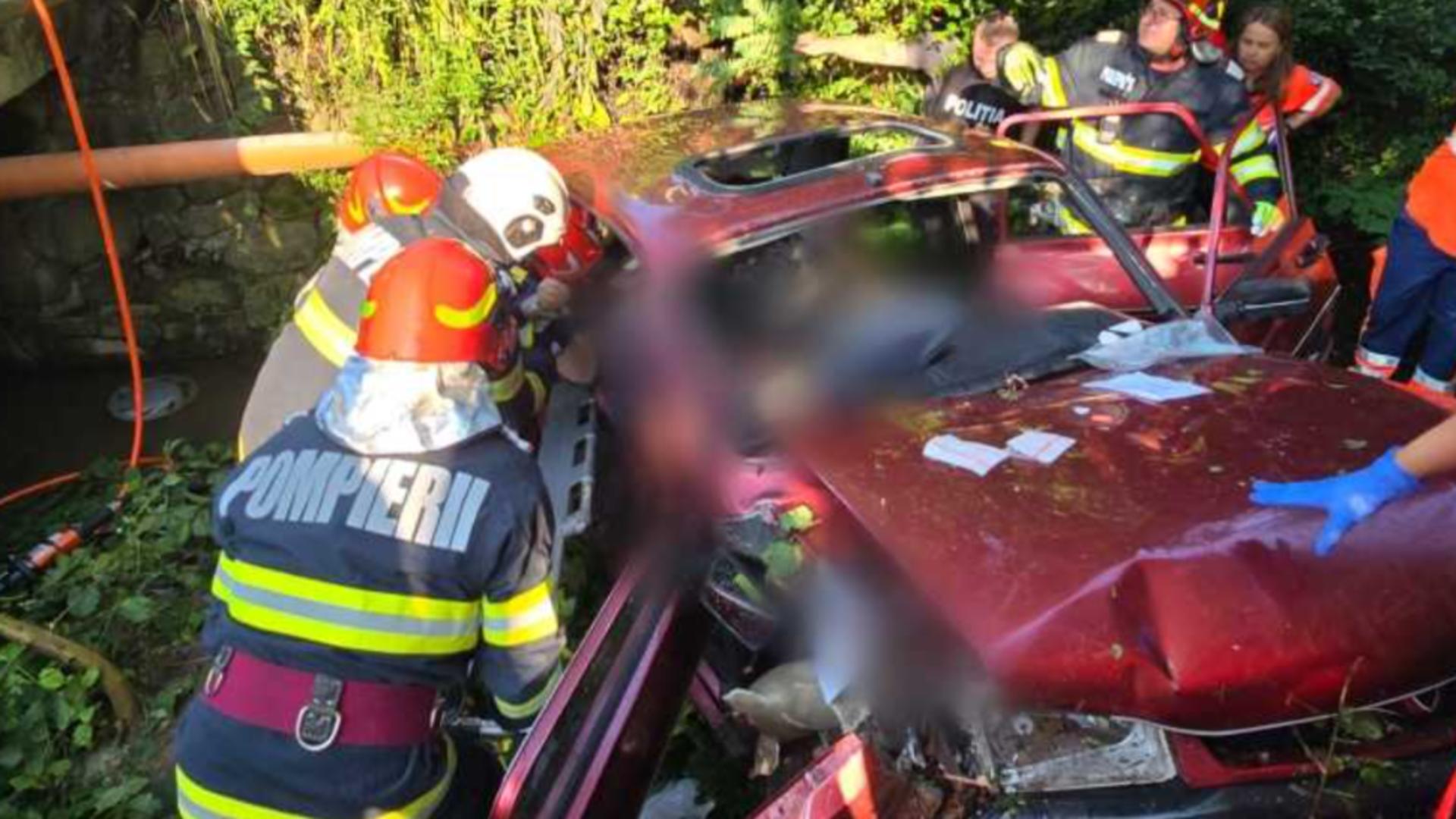 Accident mortal în Breaza: o femeie și-a pierdut viața, iar alte trei au fost rănite, după ce au căzut cu mașina într-o râpă/ Captură foto