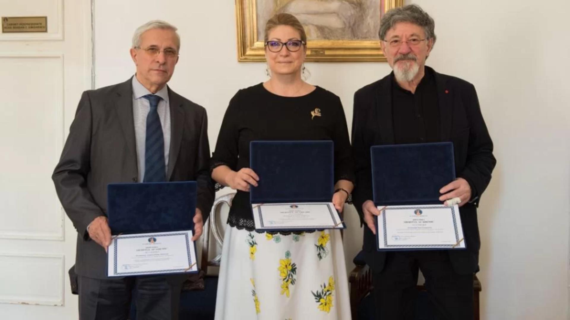 Șefa timbrelor, salariu de 25.000 de lei și pensie de 10.000