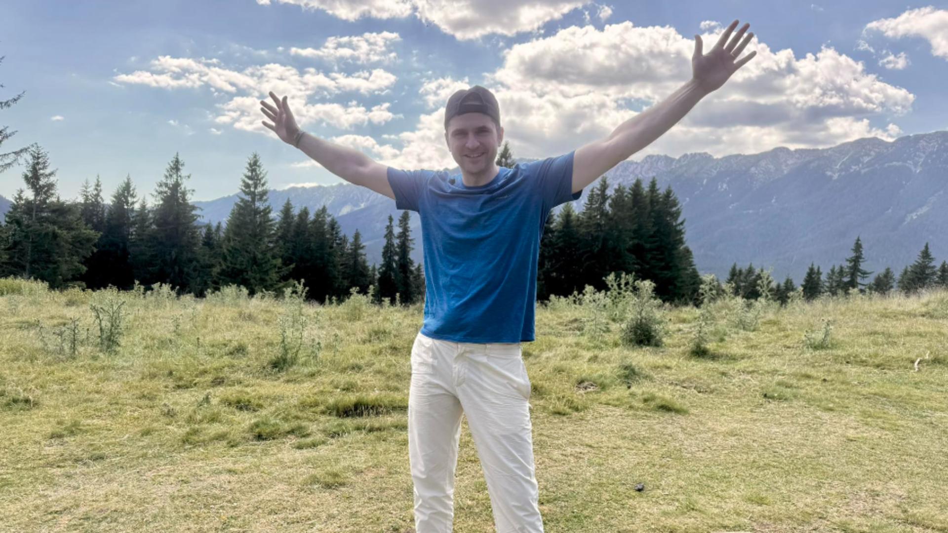 Ministrul care a făcut Energia praf, desculț prin munți. Burduja ia exemplul lui Nicușor Dan / Foto: Facebook 