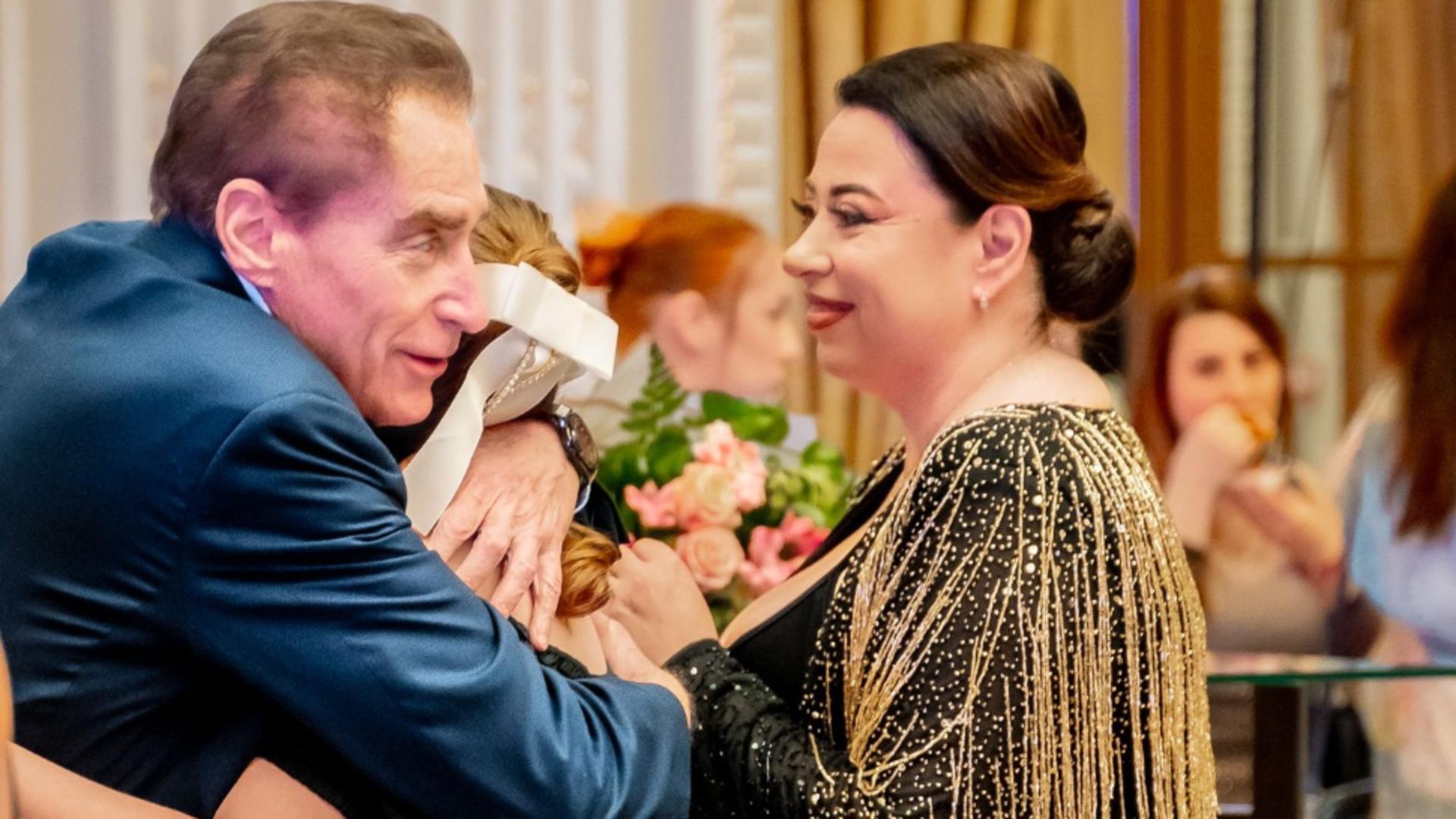 Ce relație există între Oana Roman și fratele său vitreg. Fiul lui Petre Roman e cu 35 de ani mai mic decât ea