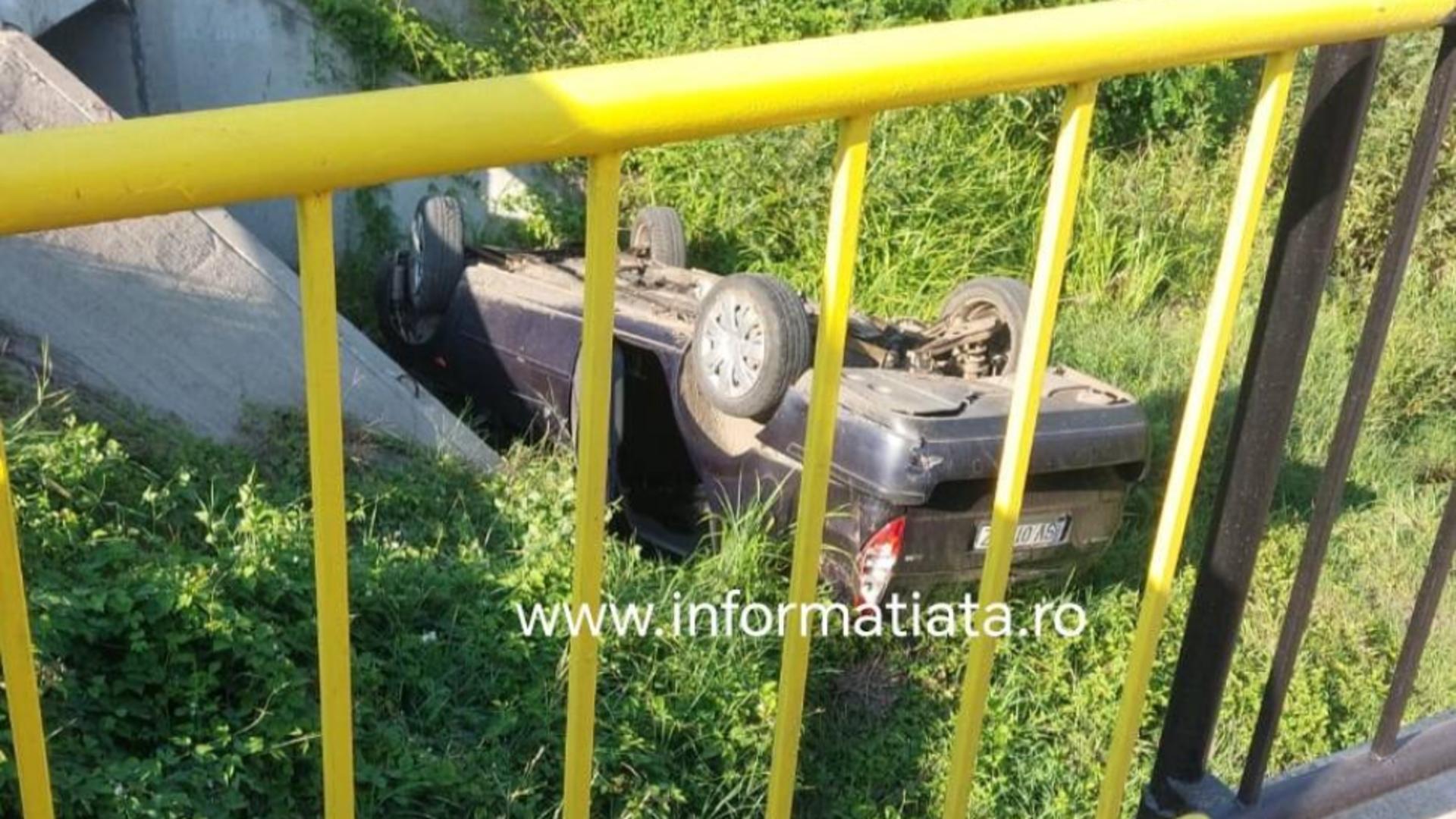 Un șofer băut a ajuns cu mașina în șanț. Bărbatul a fugit de la fața locului