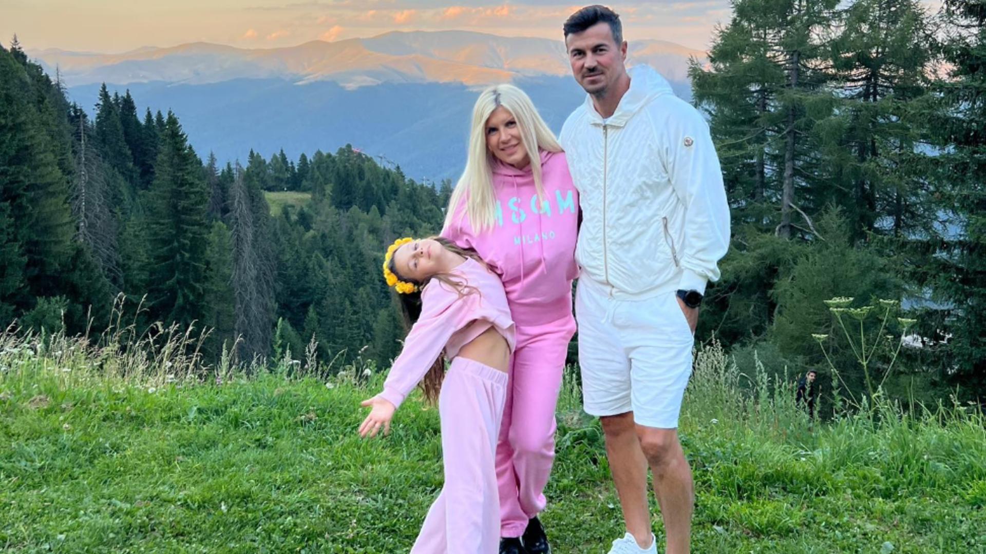 Elena Udrea și familia, întâlnire cu un urs la Sinaia. Mesajul fostului ministru pe Facebook/ Foto: Facebook