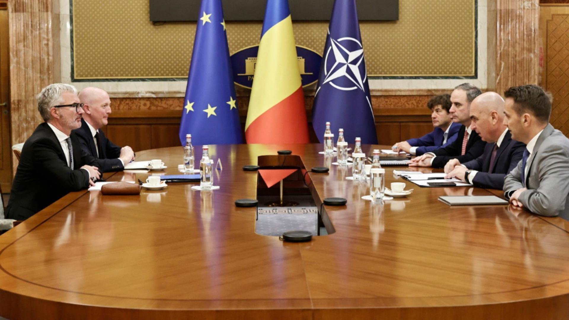 Guvernul, sub lupa agenției care decide ratingul de țară. Foto: Facebook