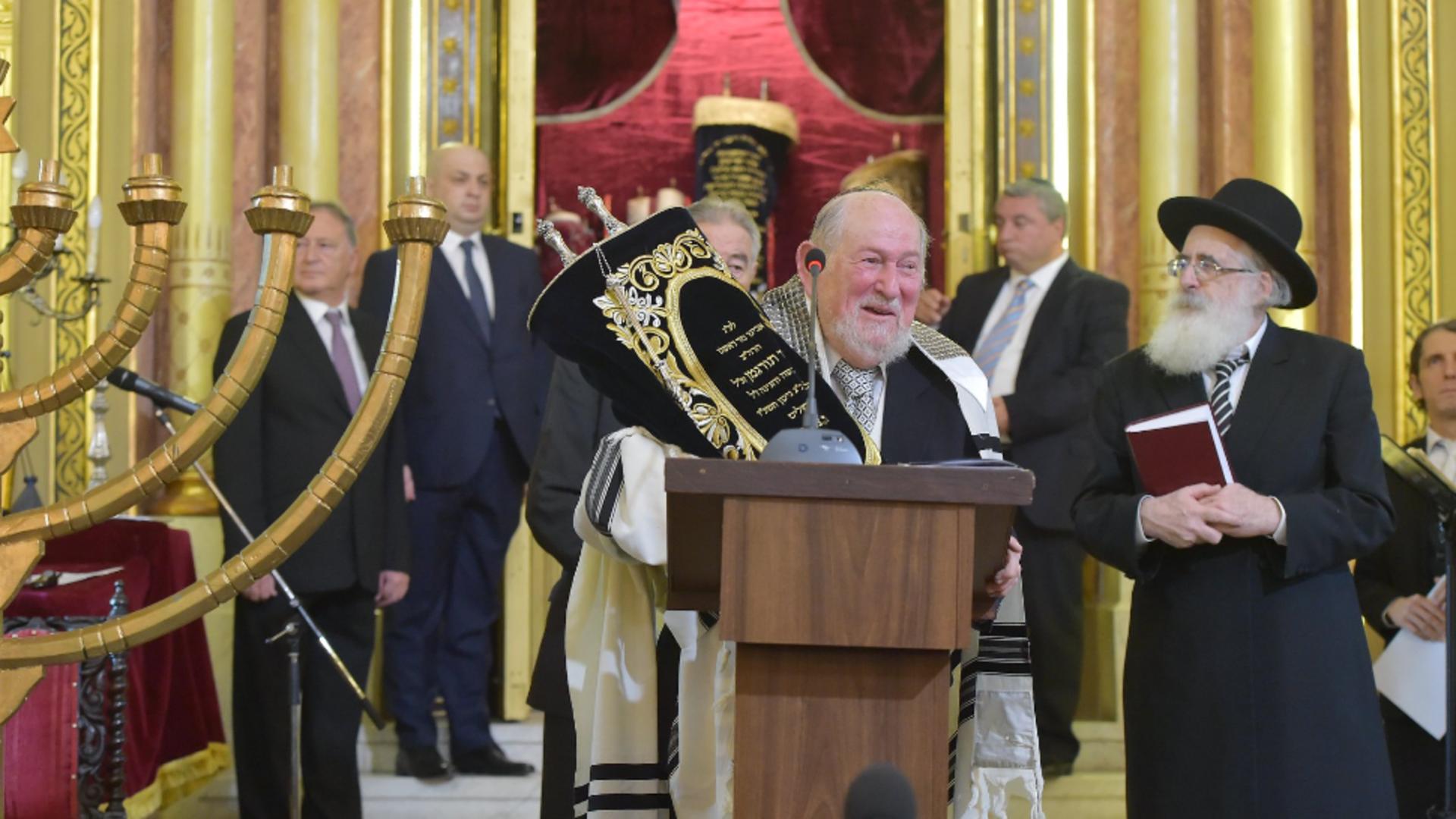 Menachem Hacohen s-a bucurat de recunoaștere națională și internațională