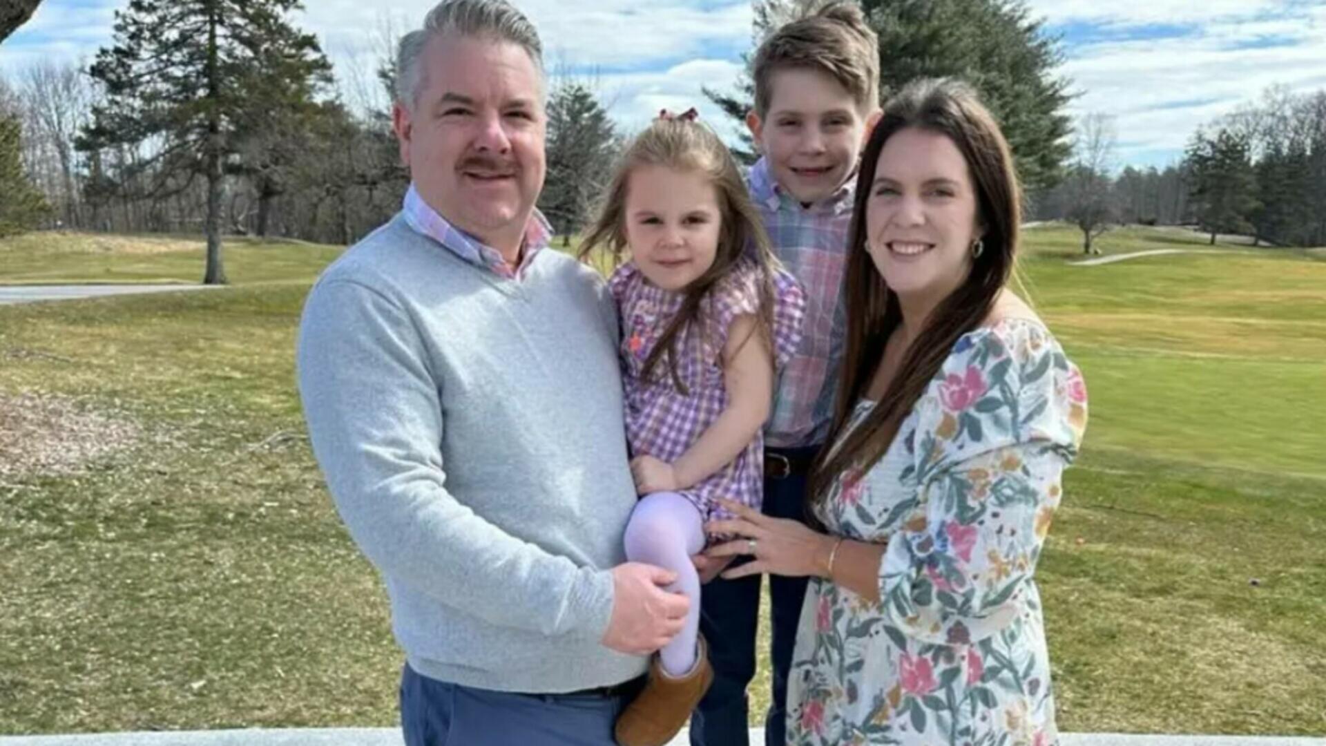 Familie distrusă: o femeie de 34 de ani și-a împușcat mortal soțul și cei doi copii din cauza unui videoclip