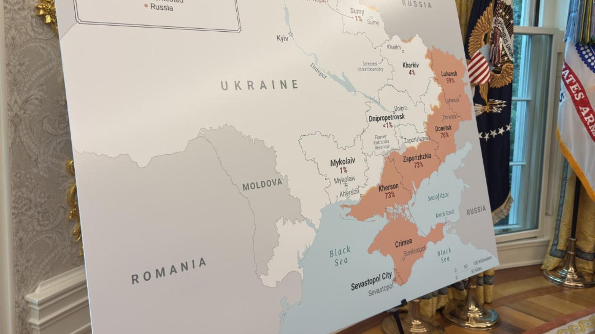 "Pământ pentru pace". Simbolistica din spatele plasării hărții Ucrainei la discuțiile din Biroul Oval: mesajul voalat transmis lui Zelenski de Trump/ Foto: Casa Albă